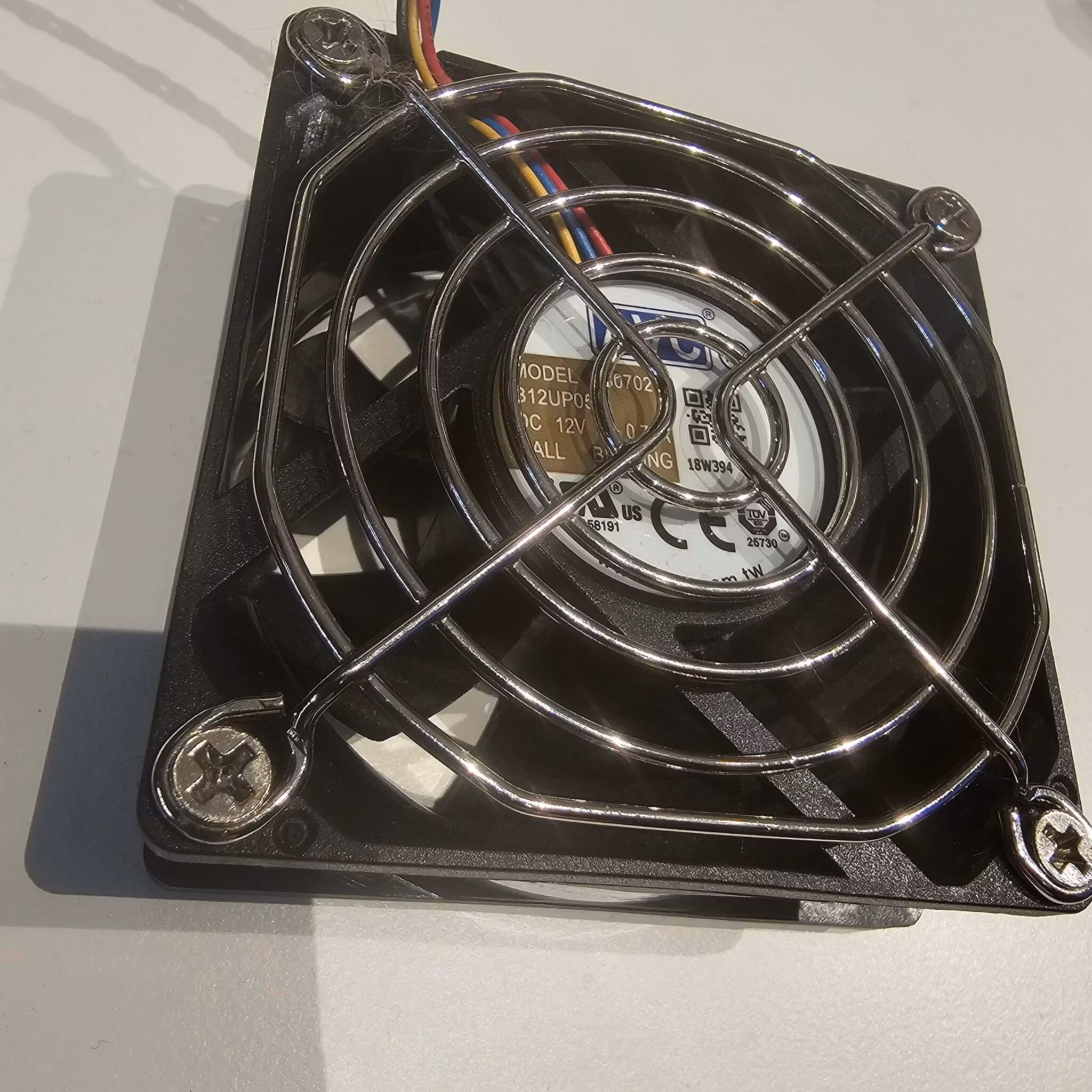 Original vifte til Fujitsu Stasjonærmaskin DC 12V  0.70A AVC DS07025