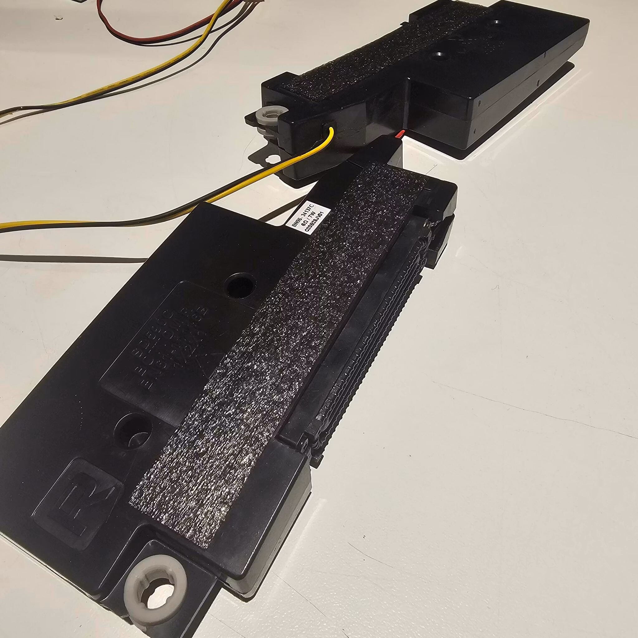 Samsung speakers for 49" Curved BN96-34137C 2stk