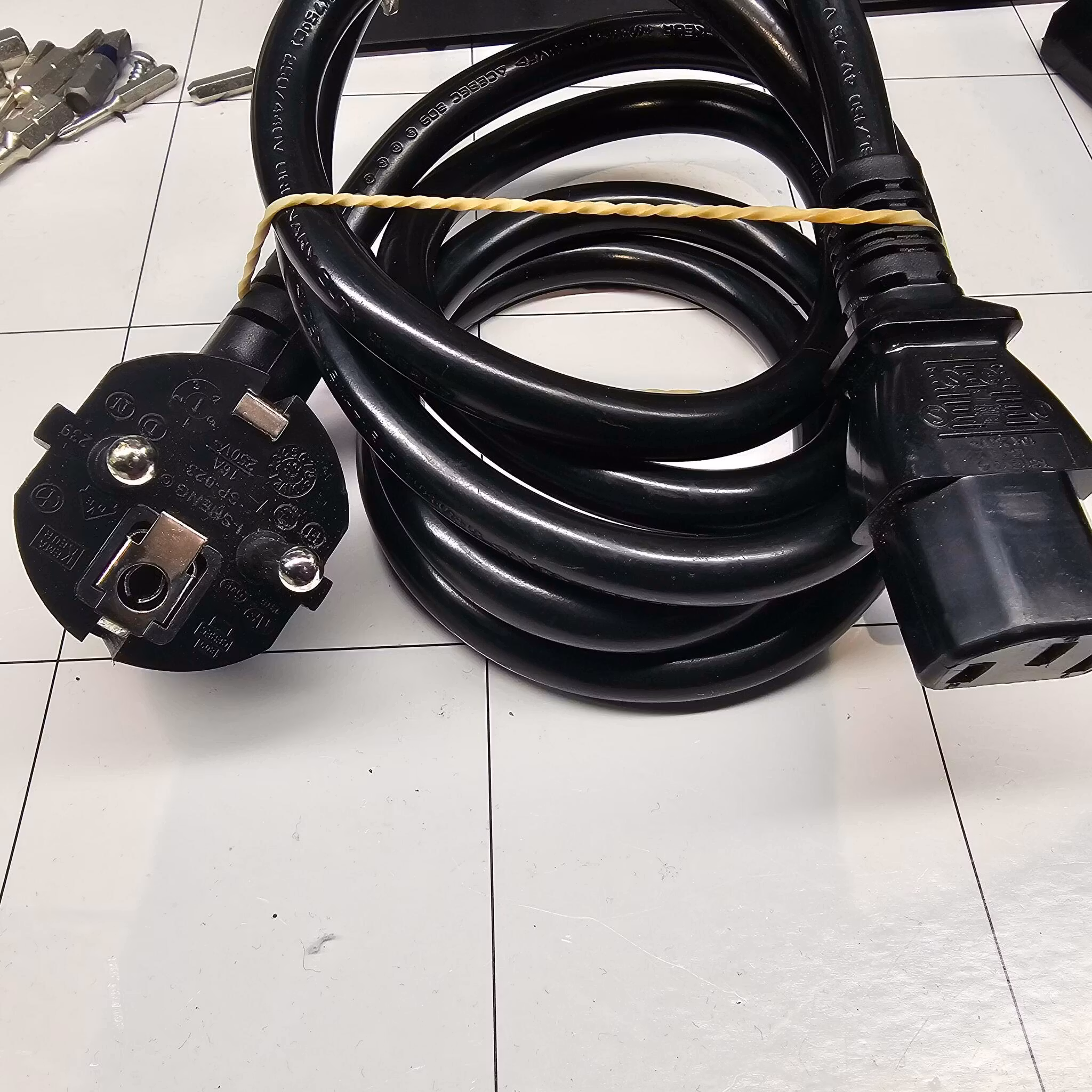 Strømkabel til stasjonær PC 1.5m sort