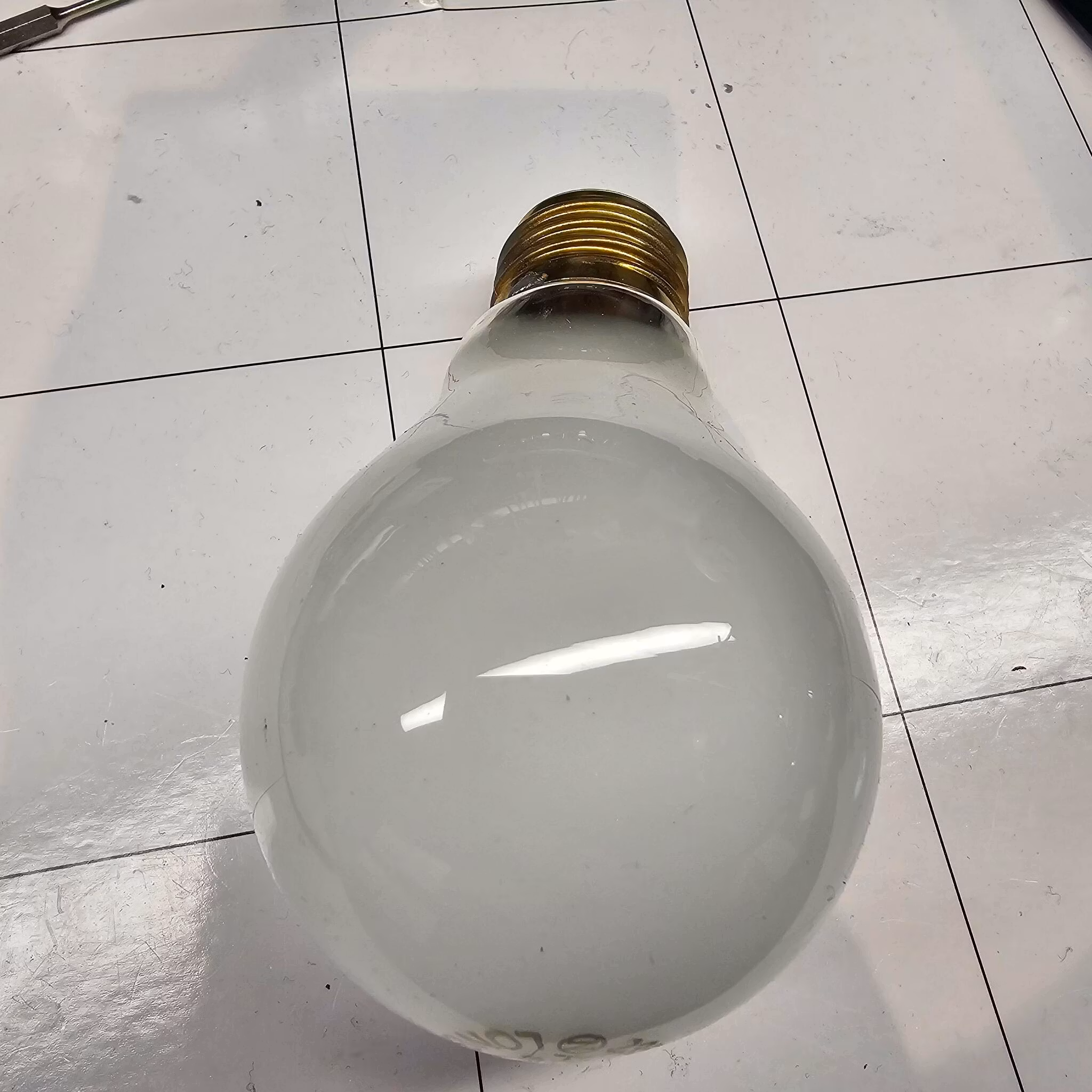 Aura 55w matt 235v e27 lyspære