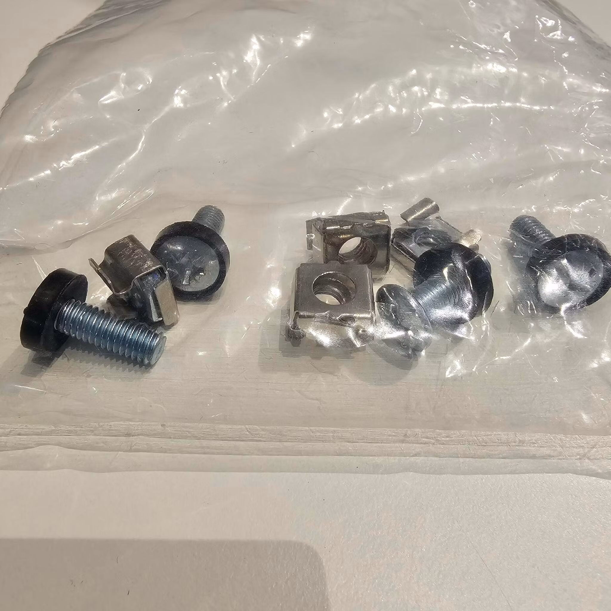 Rack skruer 4stk forå montere en 1 DIN`s enhet