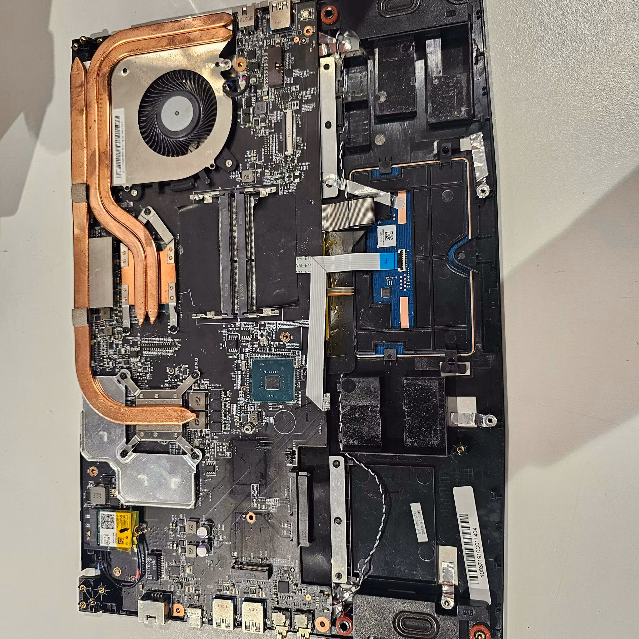 Defekt donor bærbar MSI GF63 8RD-472E / MS16R1 Hovedkort, topcover tastatur/bunncover/batteri