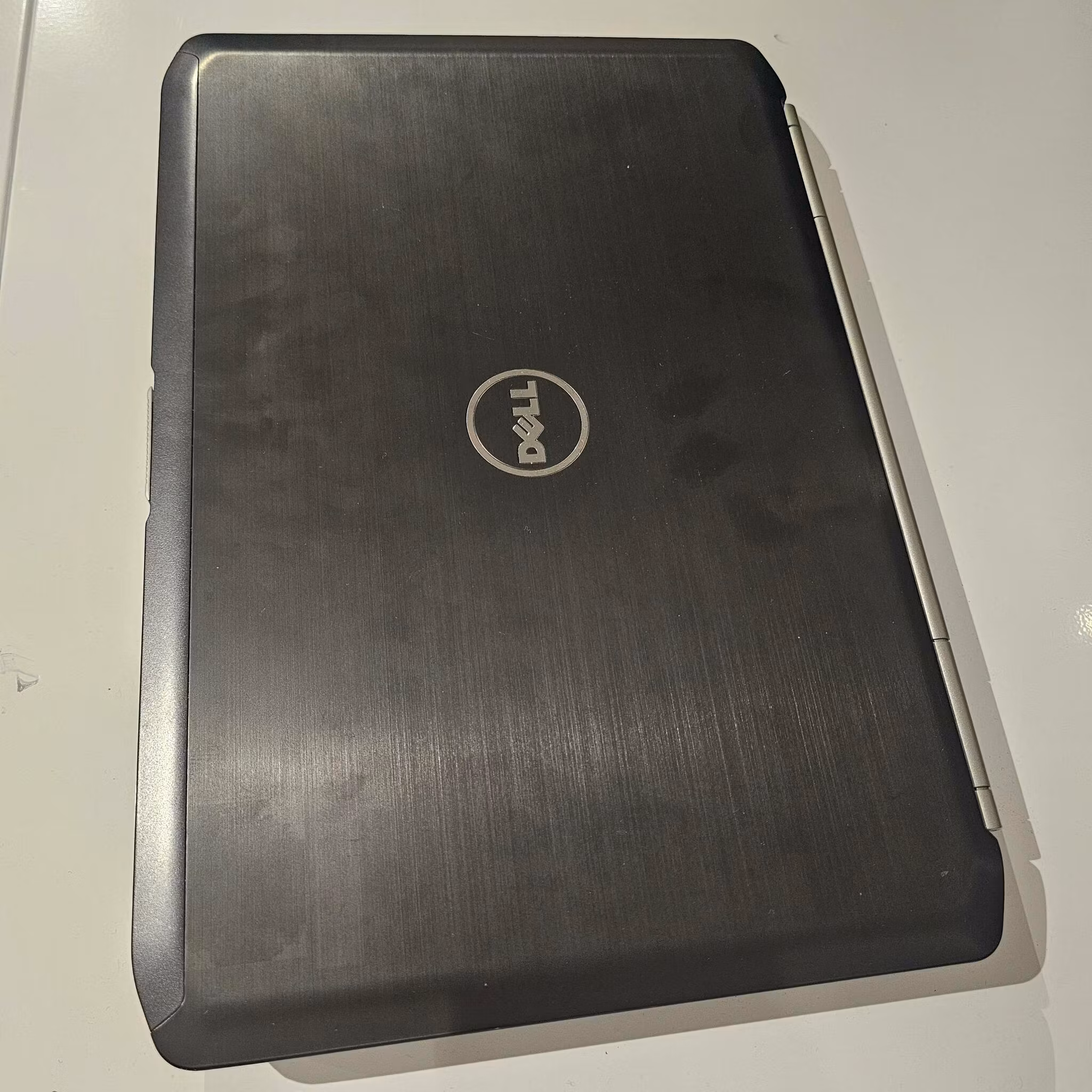 DELL Latitude Core I5, 8GB no disk/no os. DVD / FIrewire1394 / pcmcia