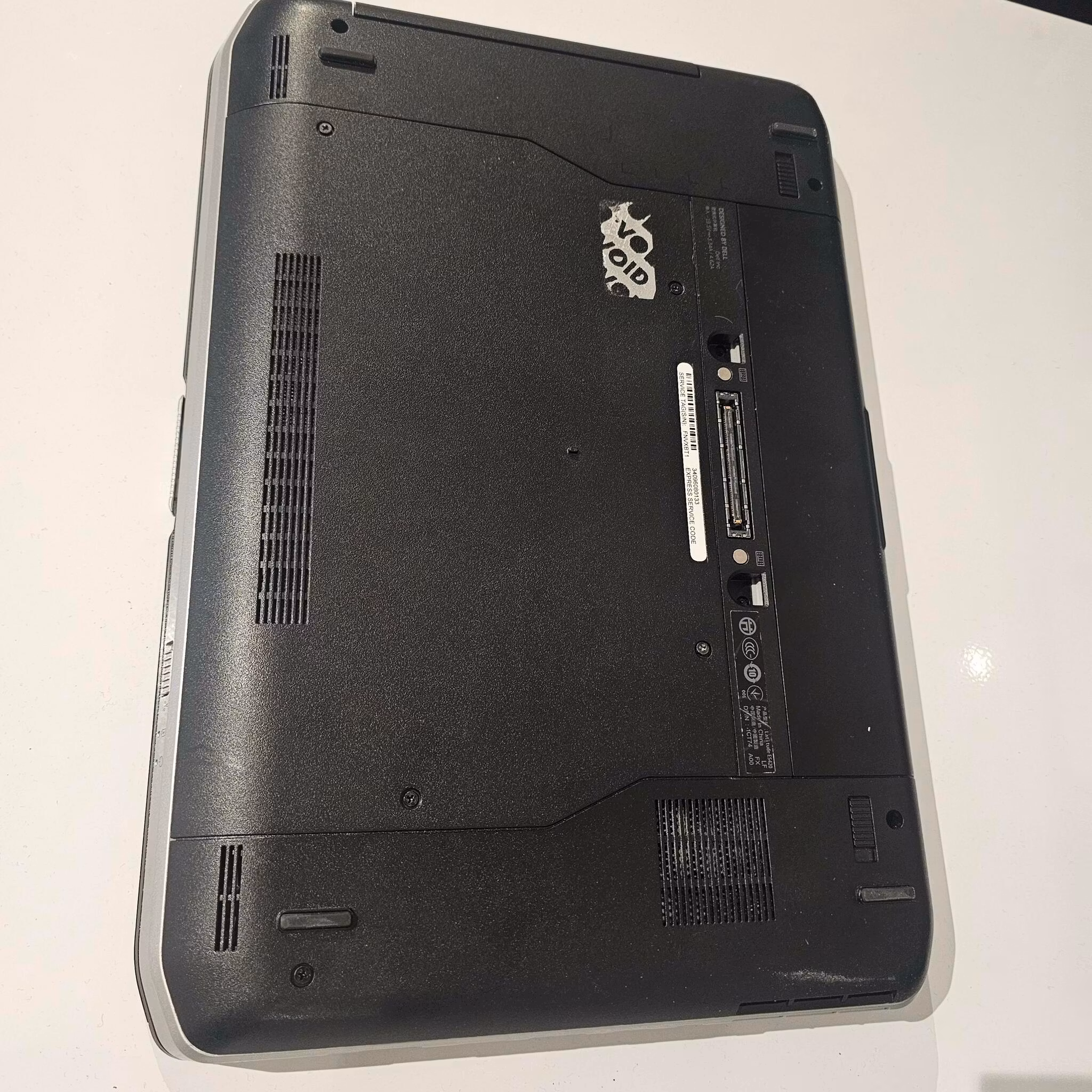 DELL Latitude Core I5, 8GB no disk/no os. DVD / FIrewire1394 / pcmcia