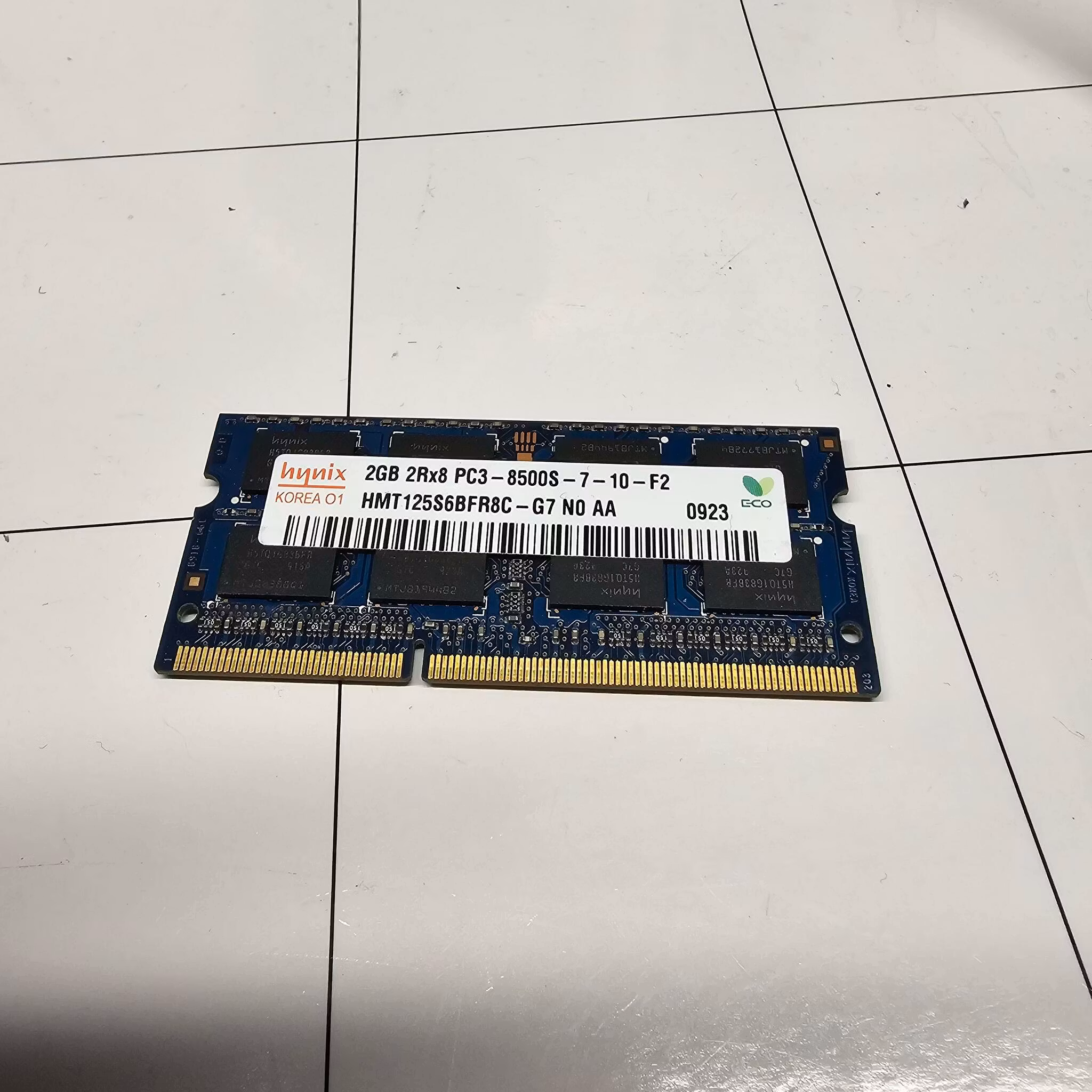 Hynix 2GB PC3-8500 DDR3-1066MHz Non-ECC HMT125S6BFR8C-G7