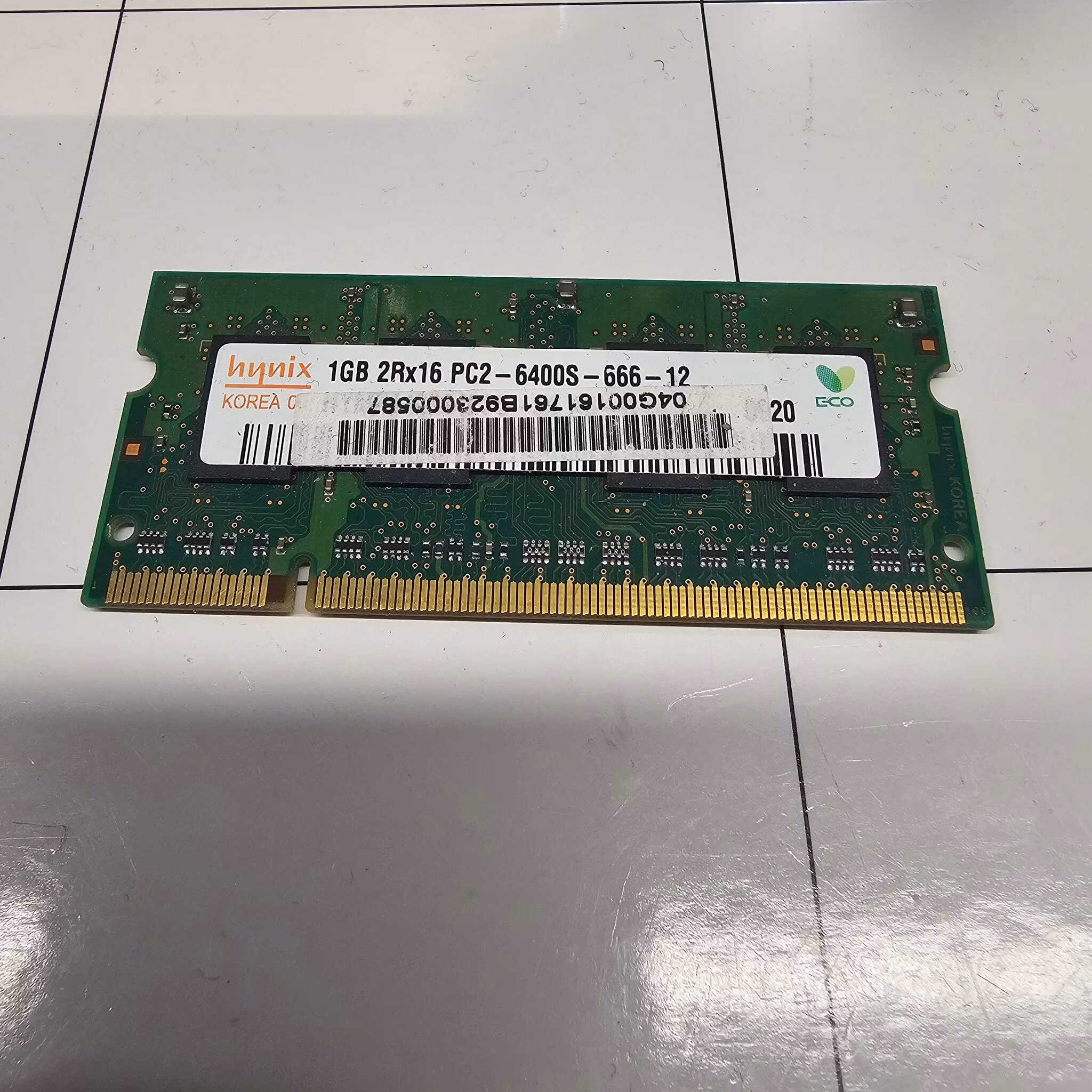 HYMP112S64CP6-Y5-AB-C Hynix 1GB PC2-5300 DDR2-667Mhz non-ECC Unbuffered CL5 200-Pin SoDimm