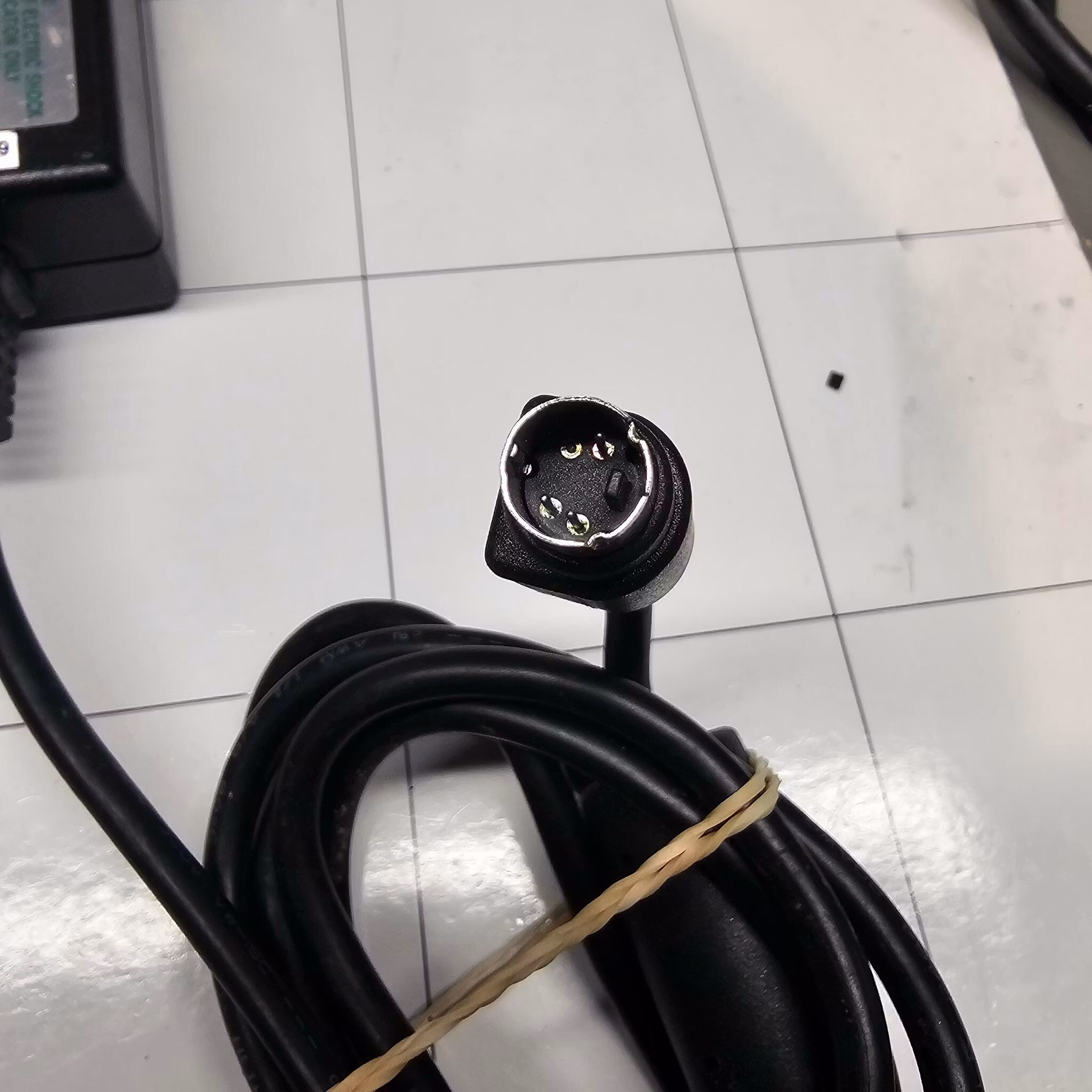 Strømkonverter 220-240VDC til 5VDC 2A + 12VDC 2A , no plug / broken pin