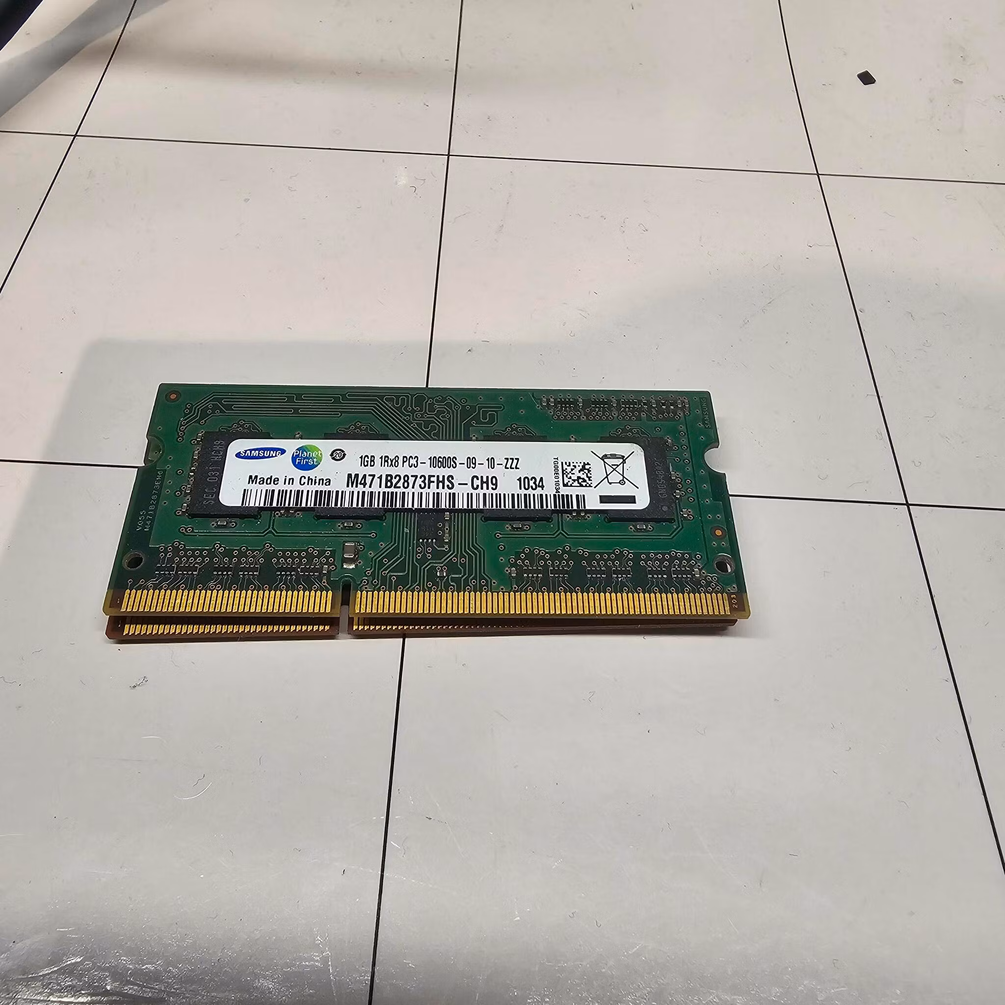 M471B2873FHS-CH9 Samsung 1GB PC3-10600 DDR3-1333MHz non-ECC Unbuffered CL9 204-Pin SoDimm