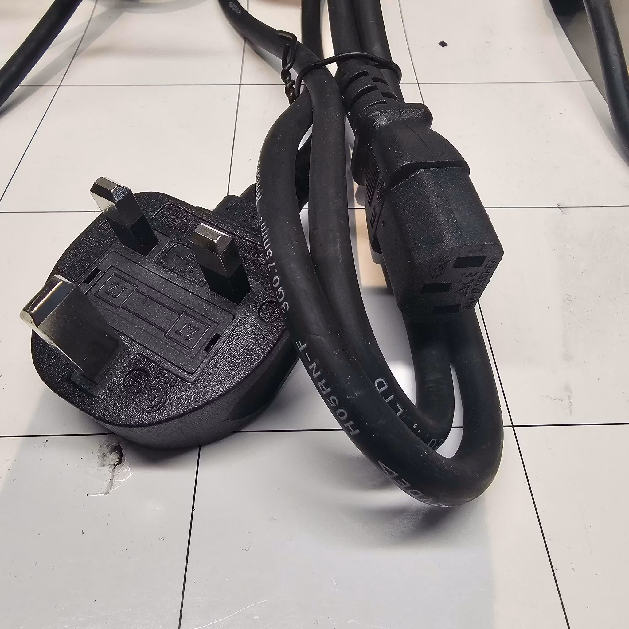 UK strømkabel for PC 250V 3A med sikring