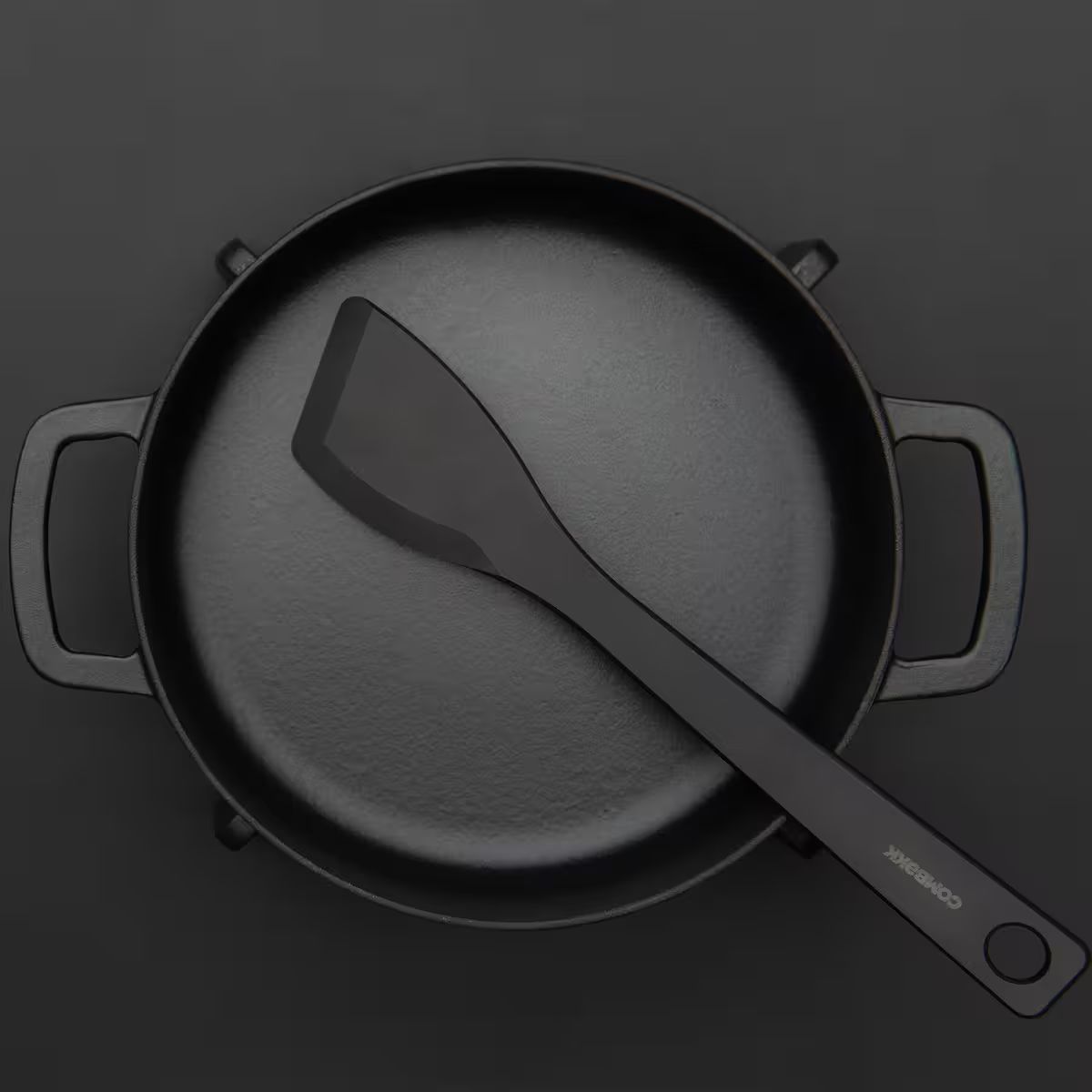 Stekespade i FSC presset tre, svart - tåler oppvaskmaskin