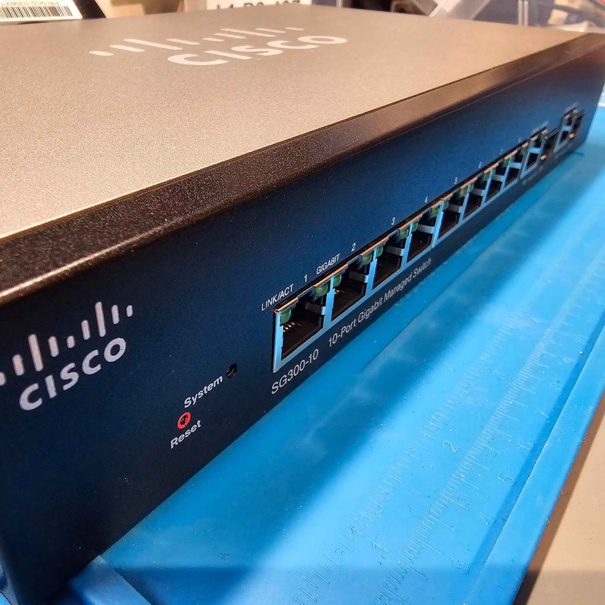 Cisco SG300-10 10-port Gigabit Managed Switch SFP