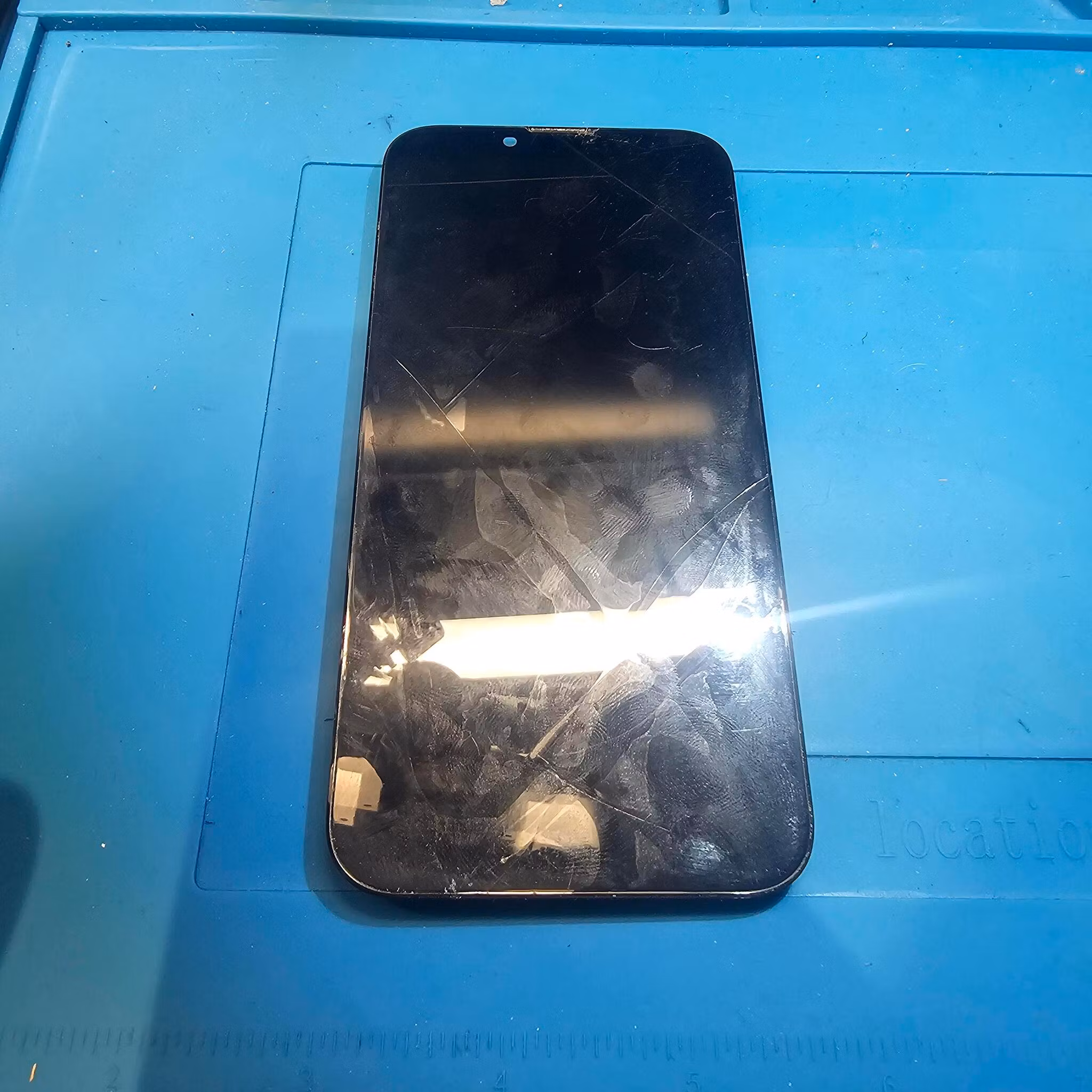 Iphone 13 testskjerm, glass litt knust