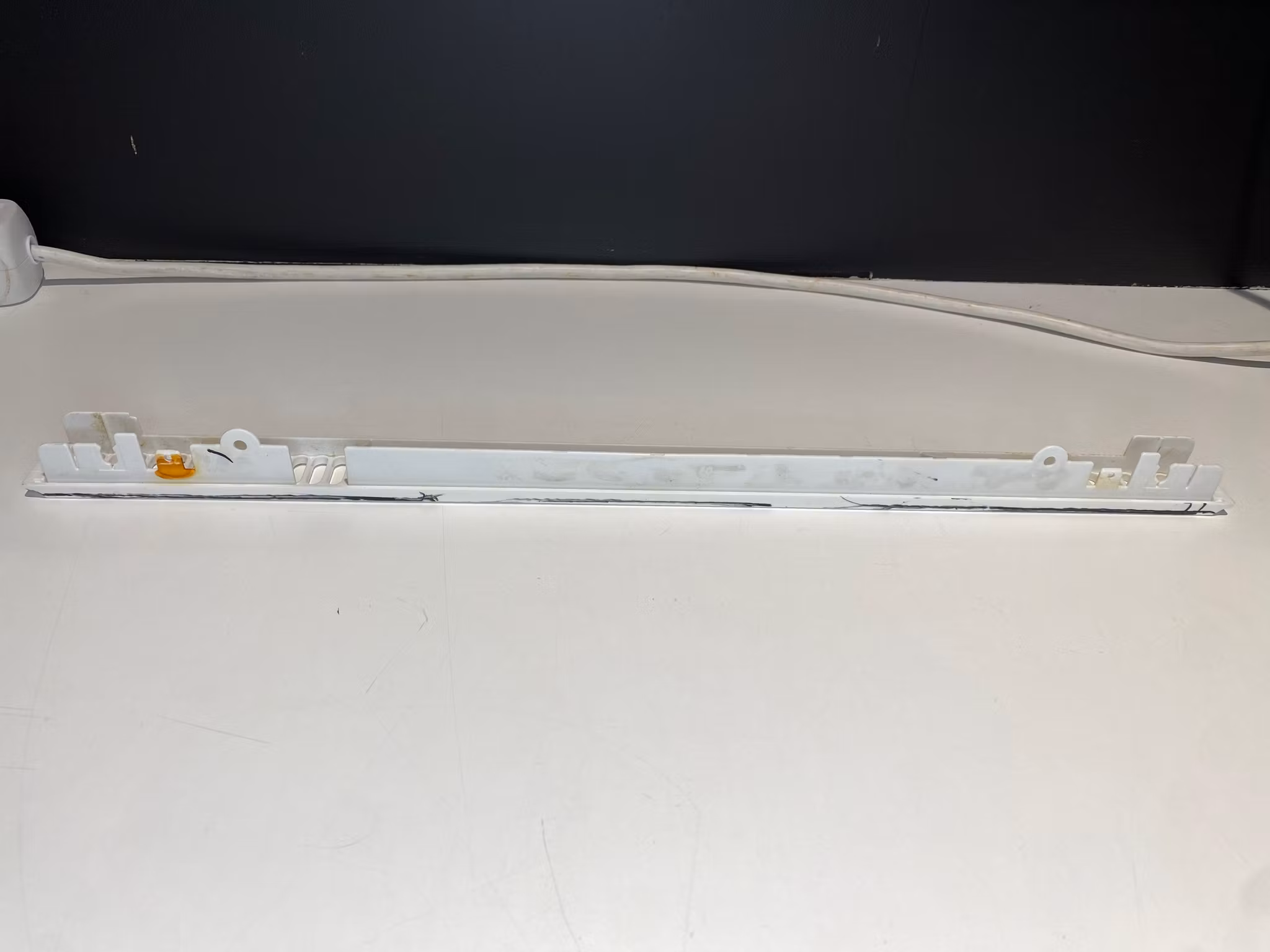 Hvit ventilasjonsgitter (sokkel) 925582026 xx 2238104075
