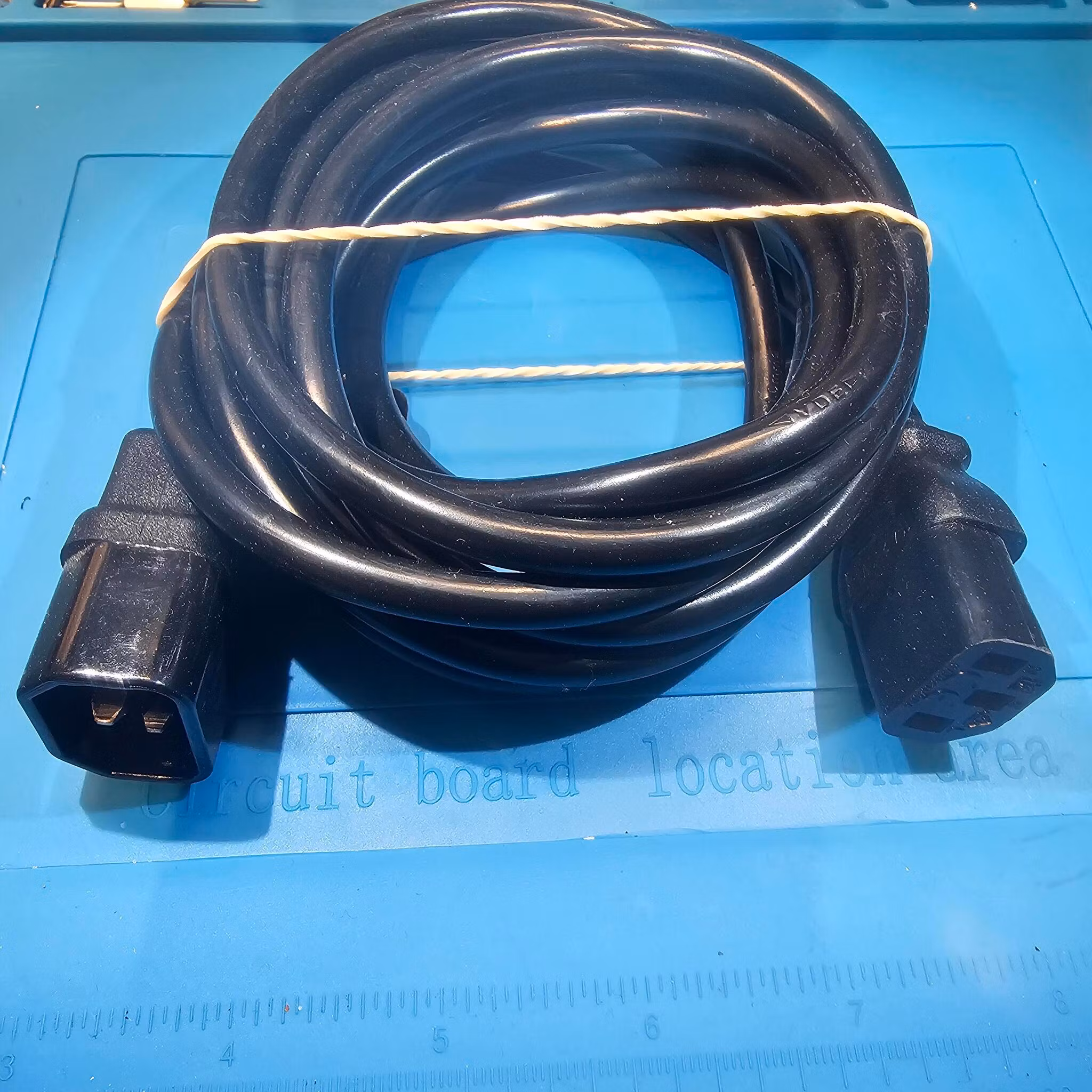 3meter IEC C13 til C14 strømkabel - skjøteledning for datamaskin/server/ups
