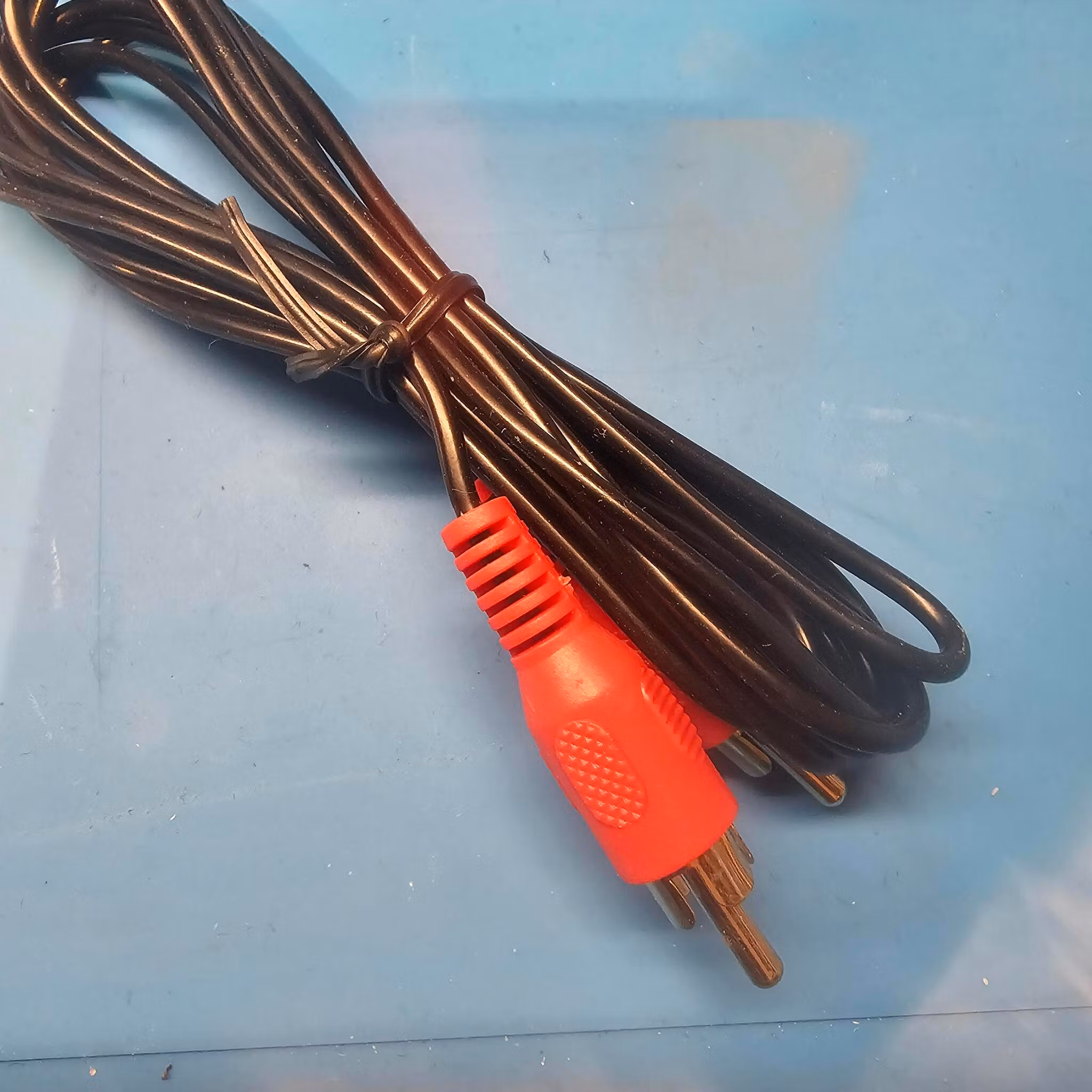 RCA kabel 2meter med gullforgyldte kontakter BULK