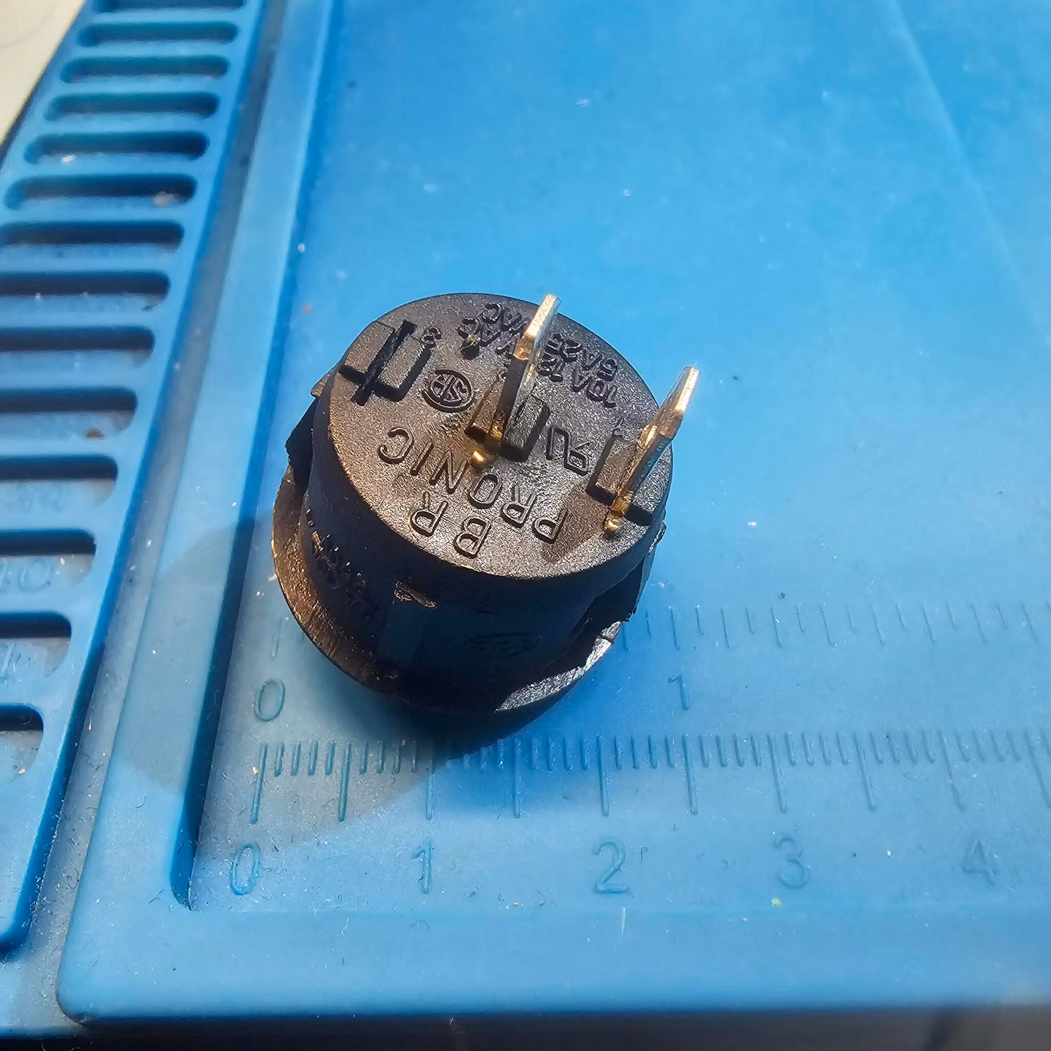 Vippebryter rund F. Install -Ø=19,0mm (pulled from device)
