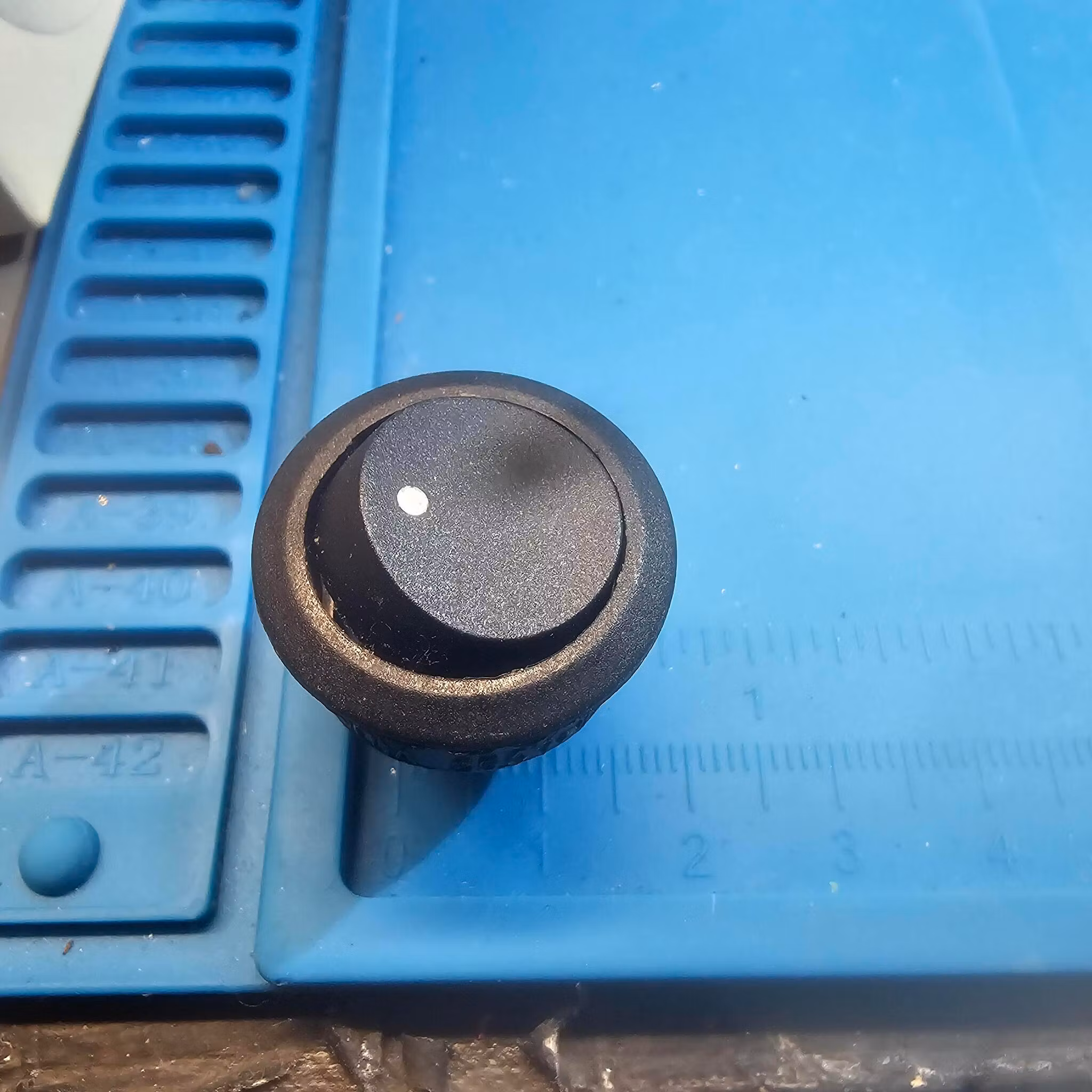 Vippebryter rund F. Install -Ø=19,0mm (pulled from device)