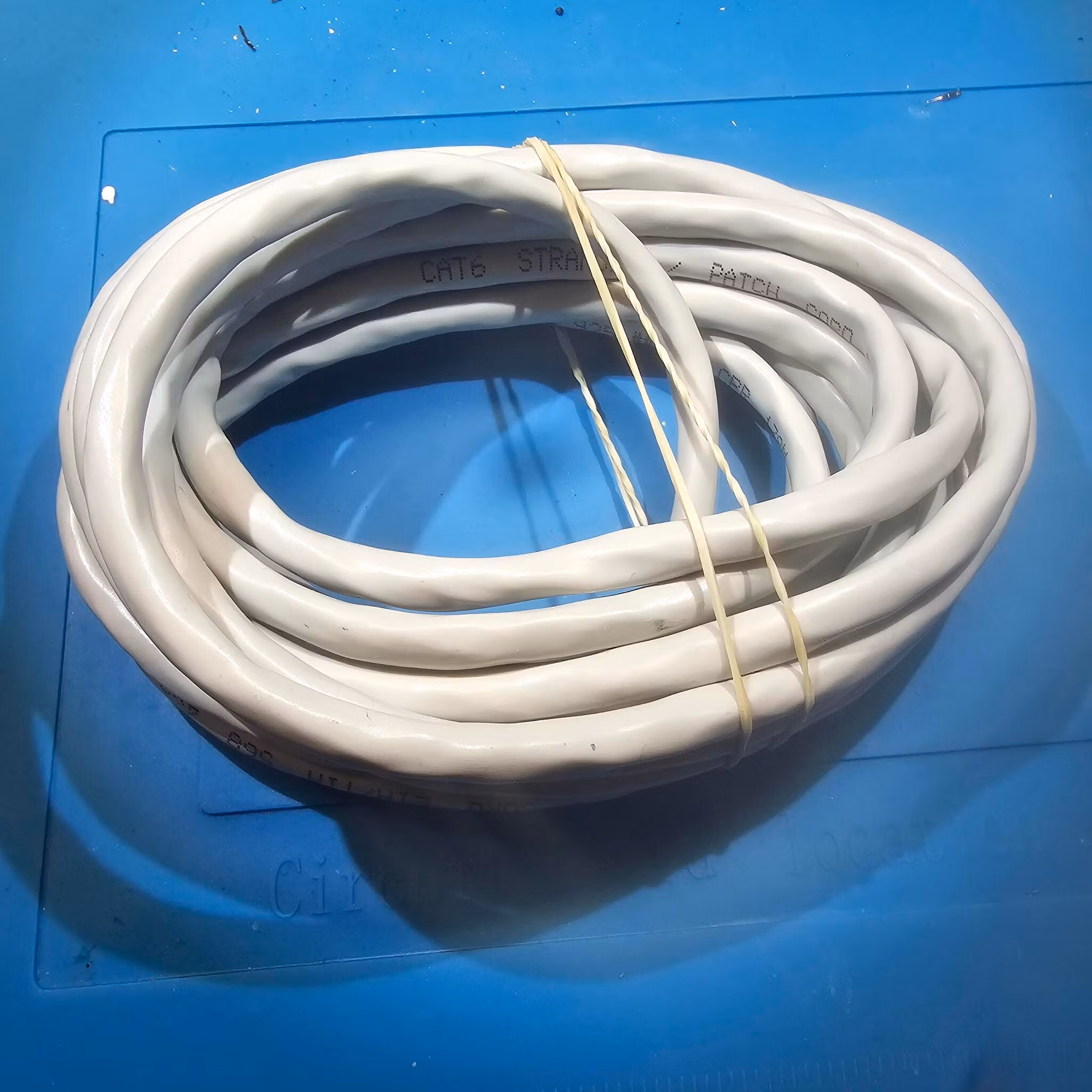 Nettverkskabel Cat6 3m uten plugger