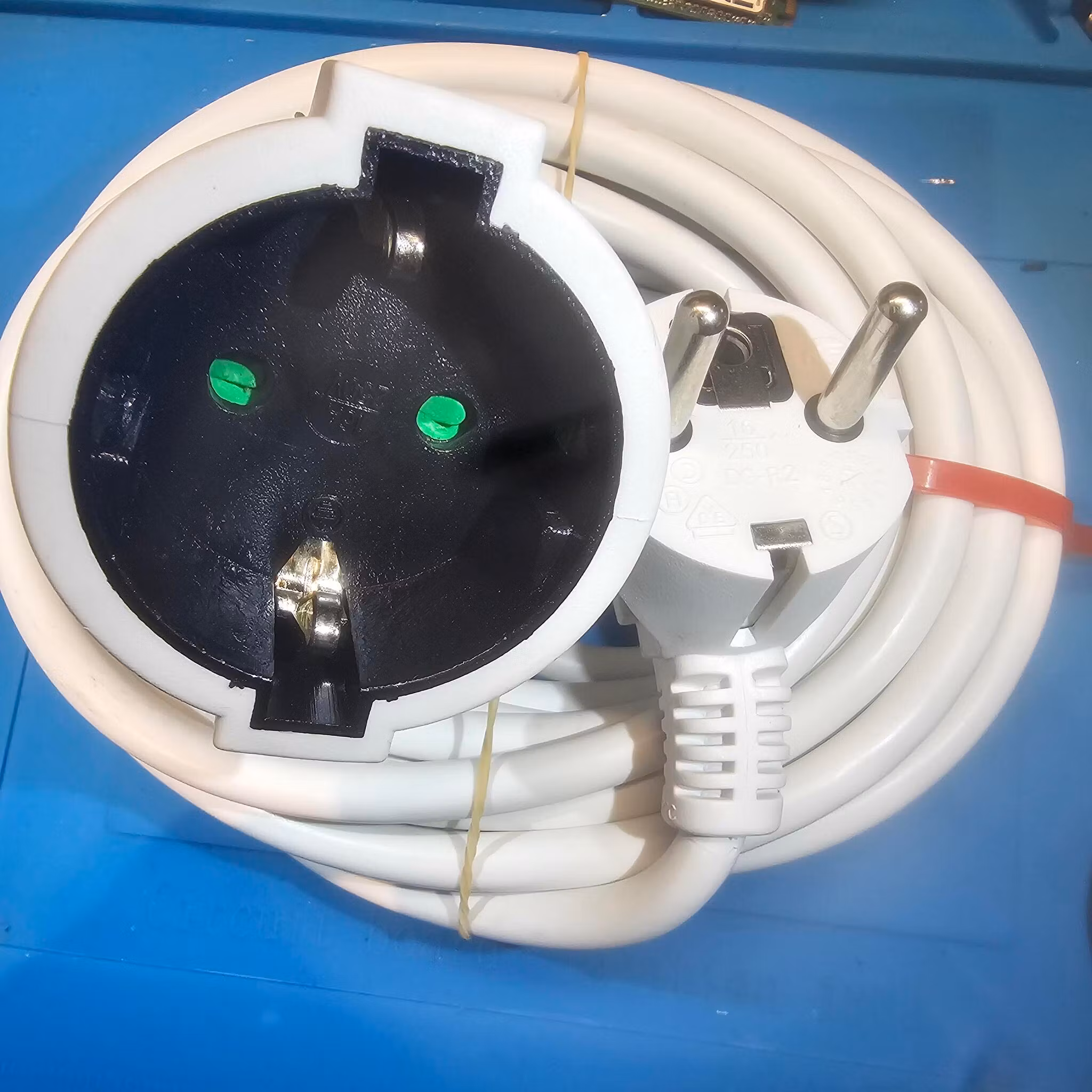 Skøyteledning 5m sort opp til 3680W 16A 250V