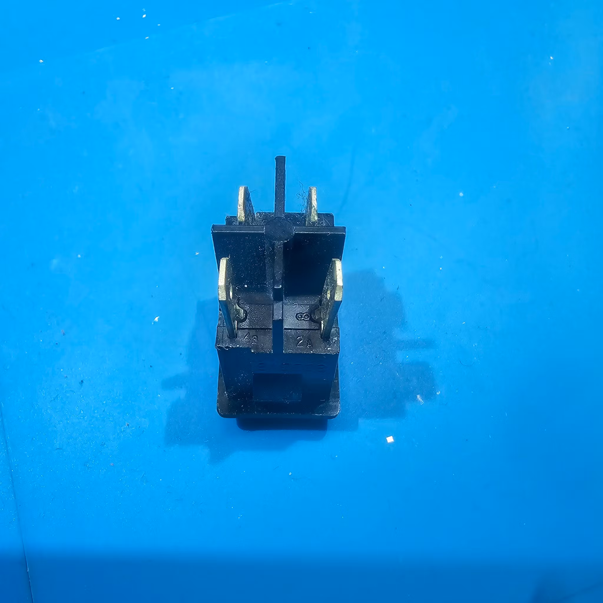Bryter 10A 250VAC (pulled from device)