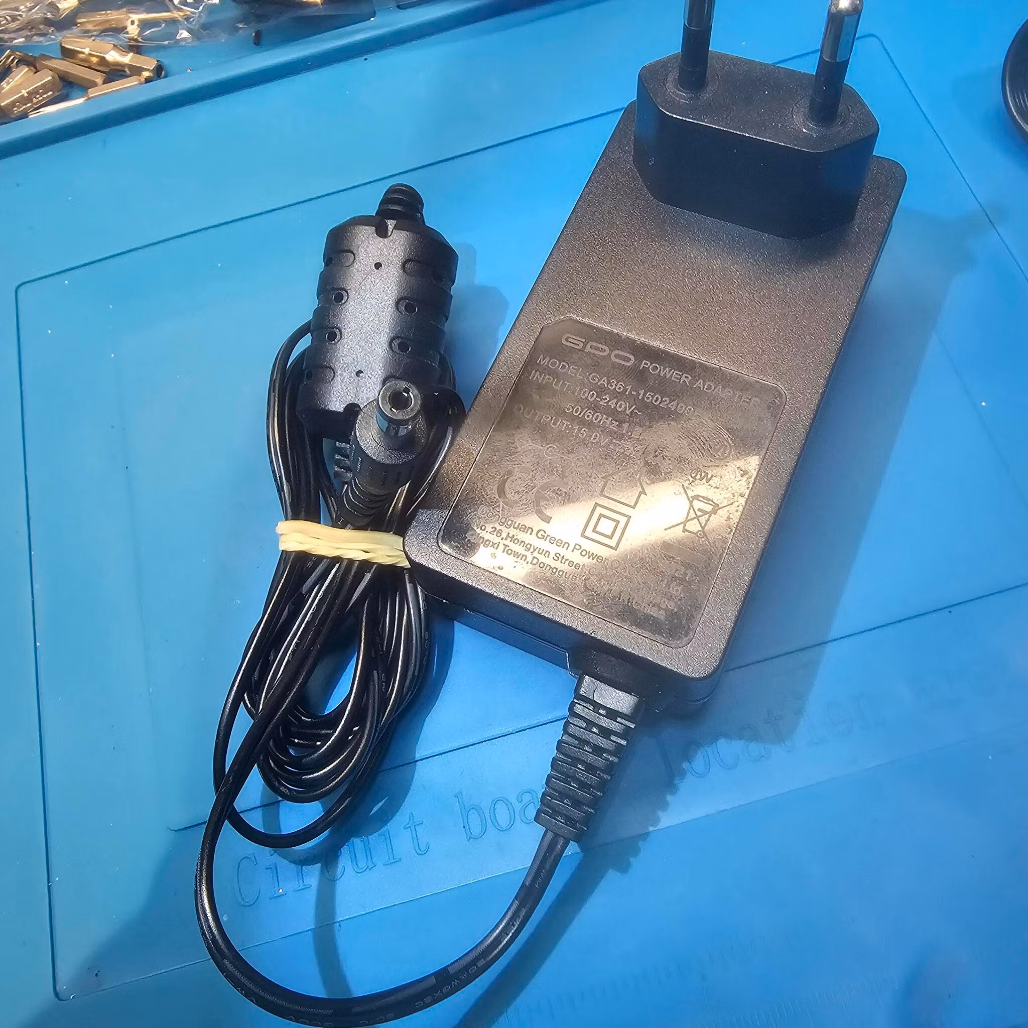 Strømadapter AC/DC 15V DC 2,4A 36W