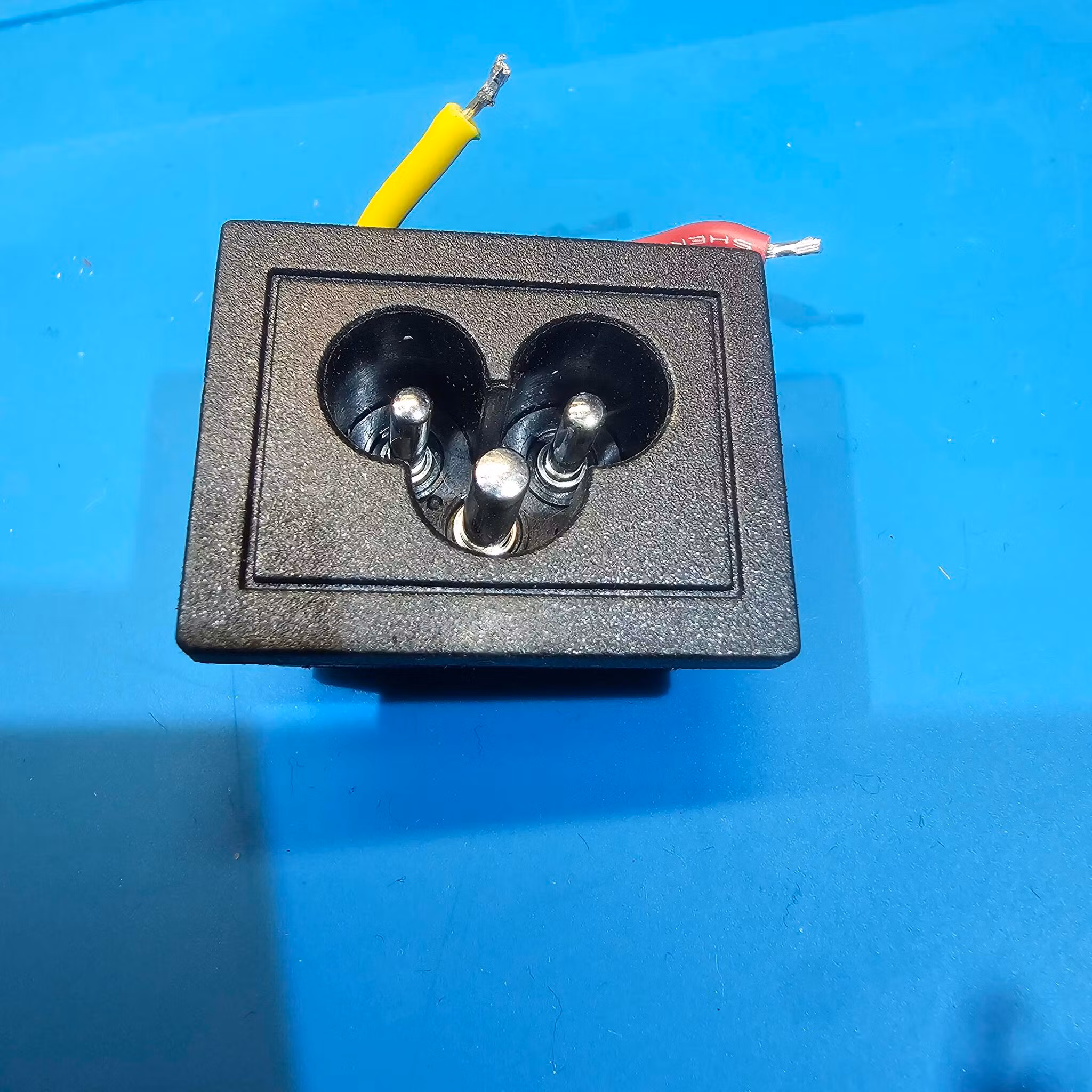 IEC 320 C6 apparatinntak 2,5A 250V AC