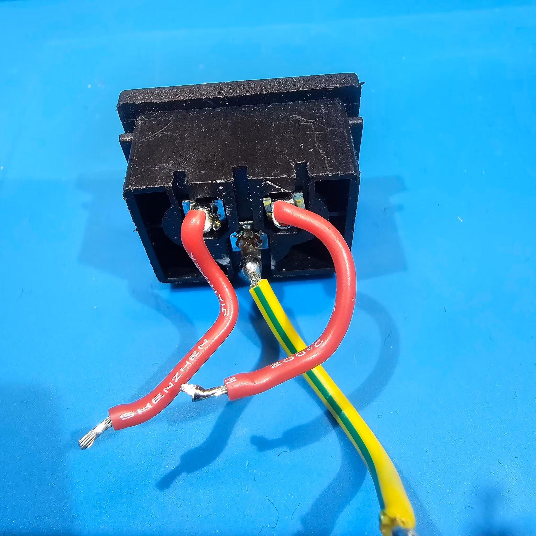 IEC 320 C6 apparatinntak 2,5A 250V AC