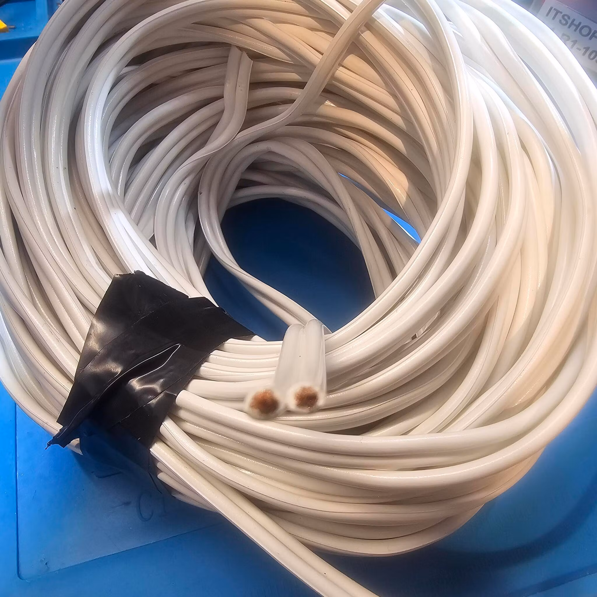 18m Lampettledning 2 x 2,5mm2 hvit 12V