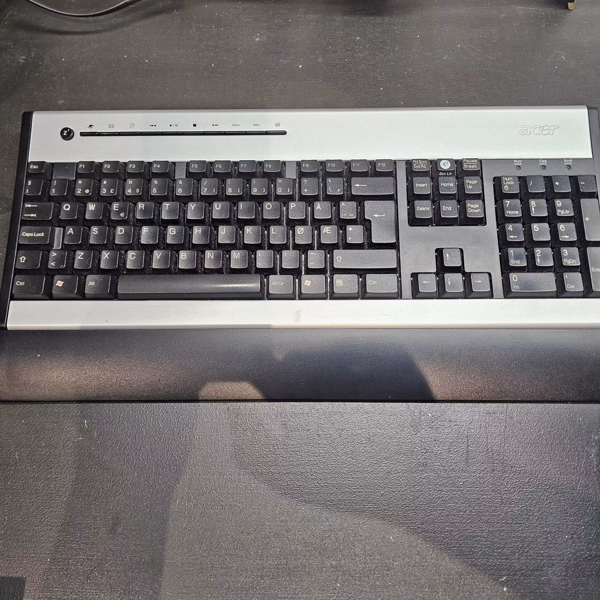 Vintage Acer tastatur med håndhvilerbrett KU-0355