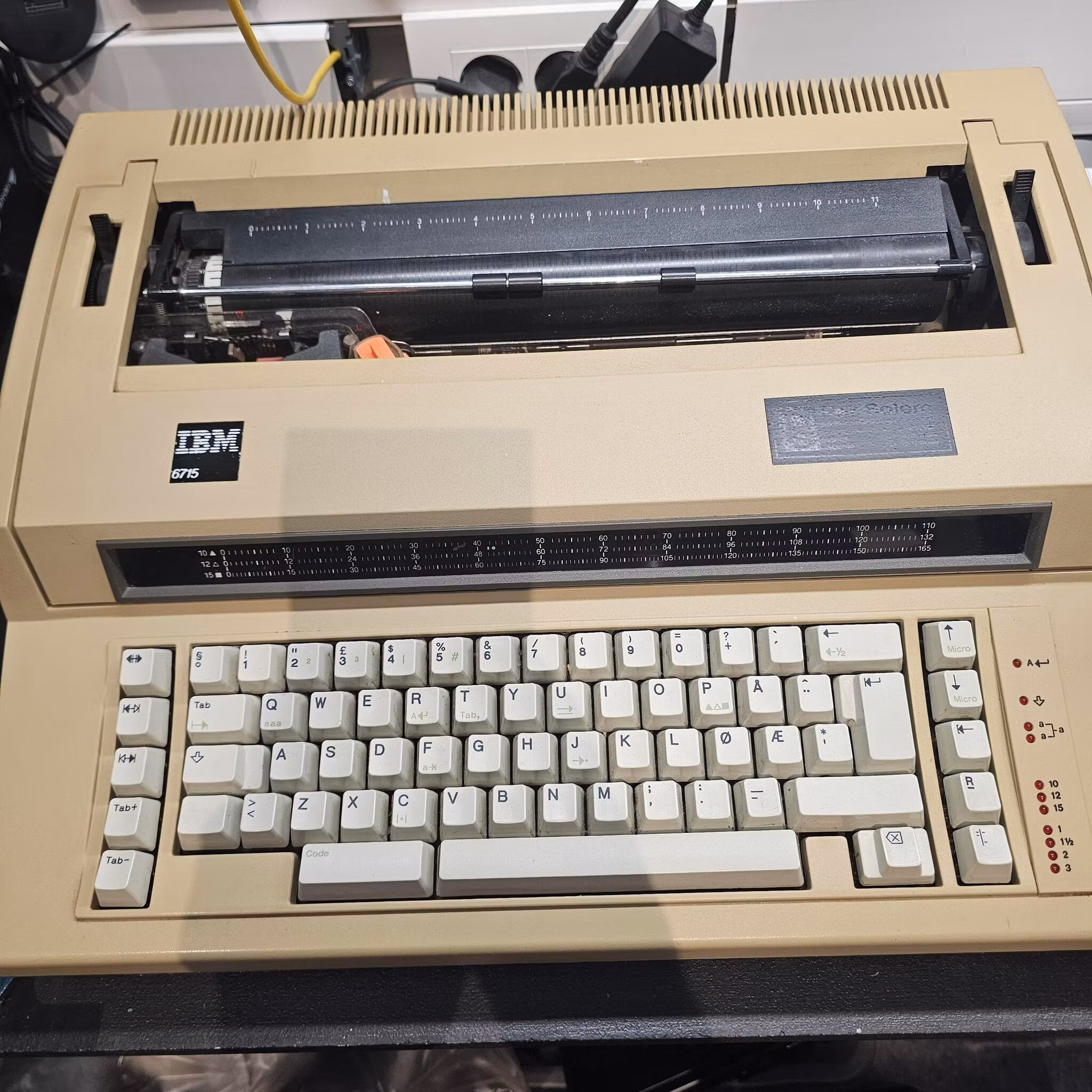 IBM 6715 Vintage elektrisk skrivemaskin Norsk utgave
