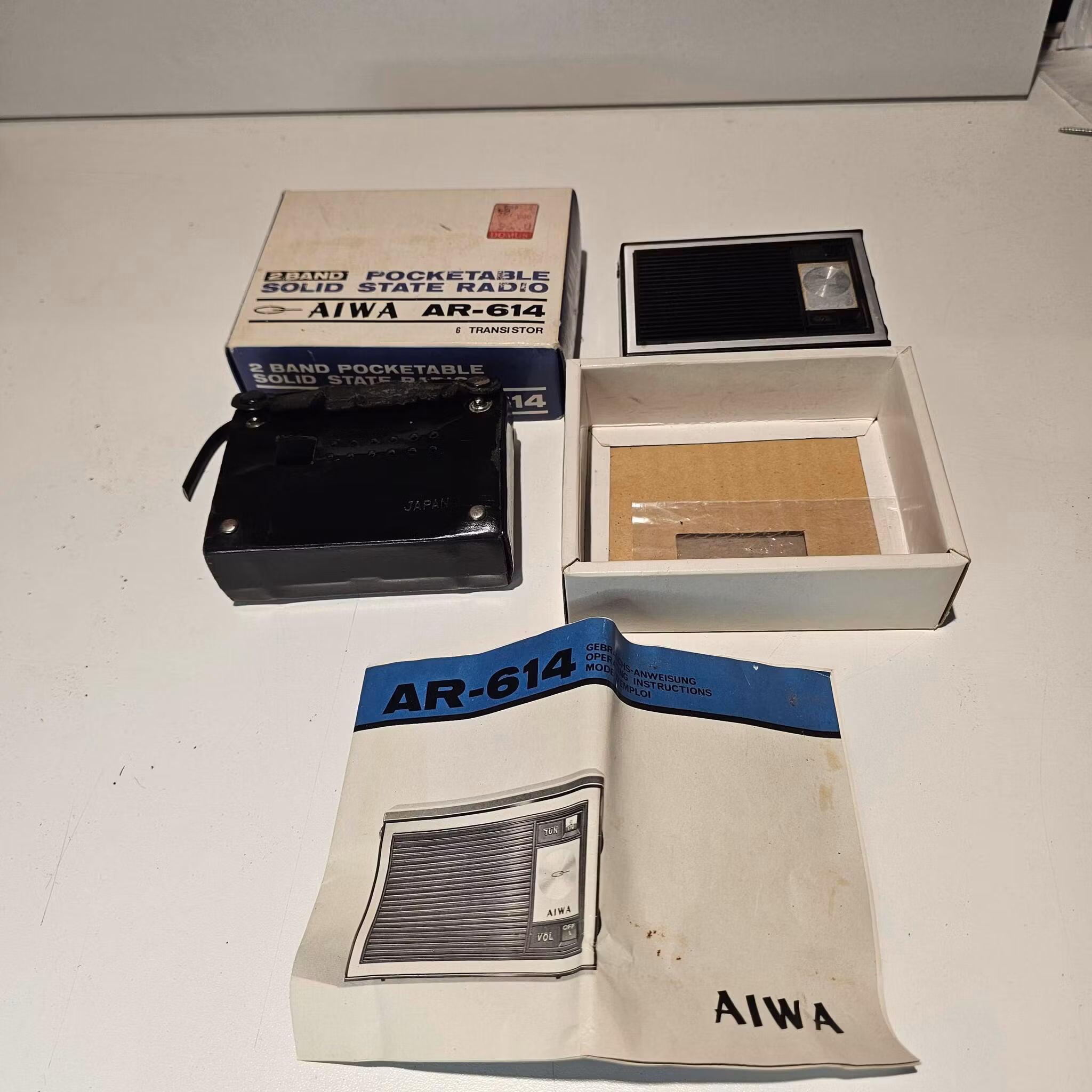 Vintage AIWA AR-614 er en bærbar transistorlommeradio 1969