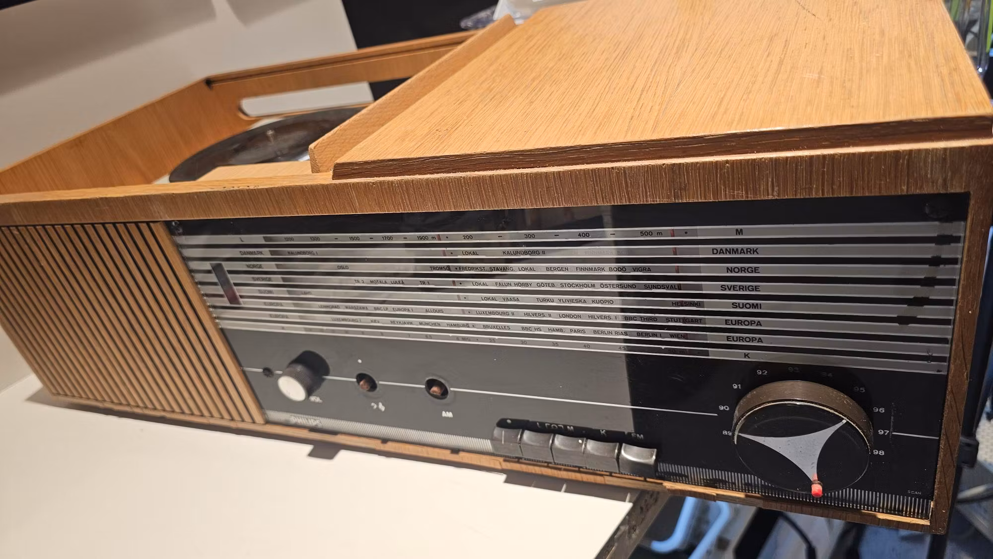 Philips H4S53A/00 Klassisk platespiller og radio FM/AM fra 60-tallet.