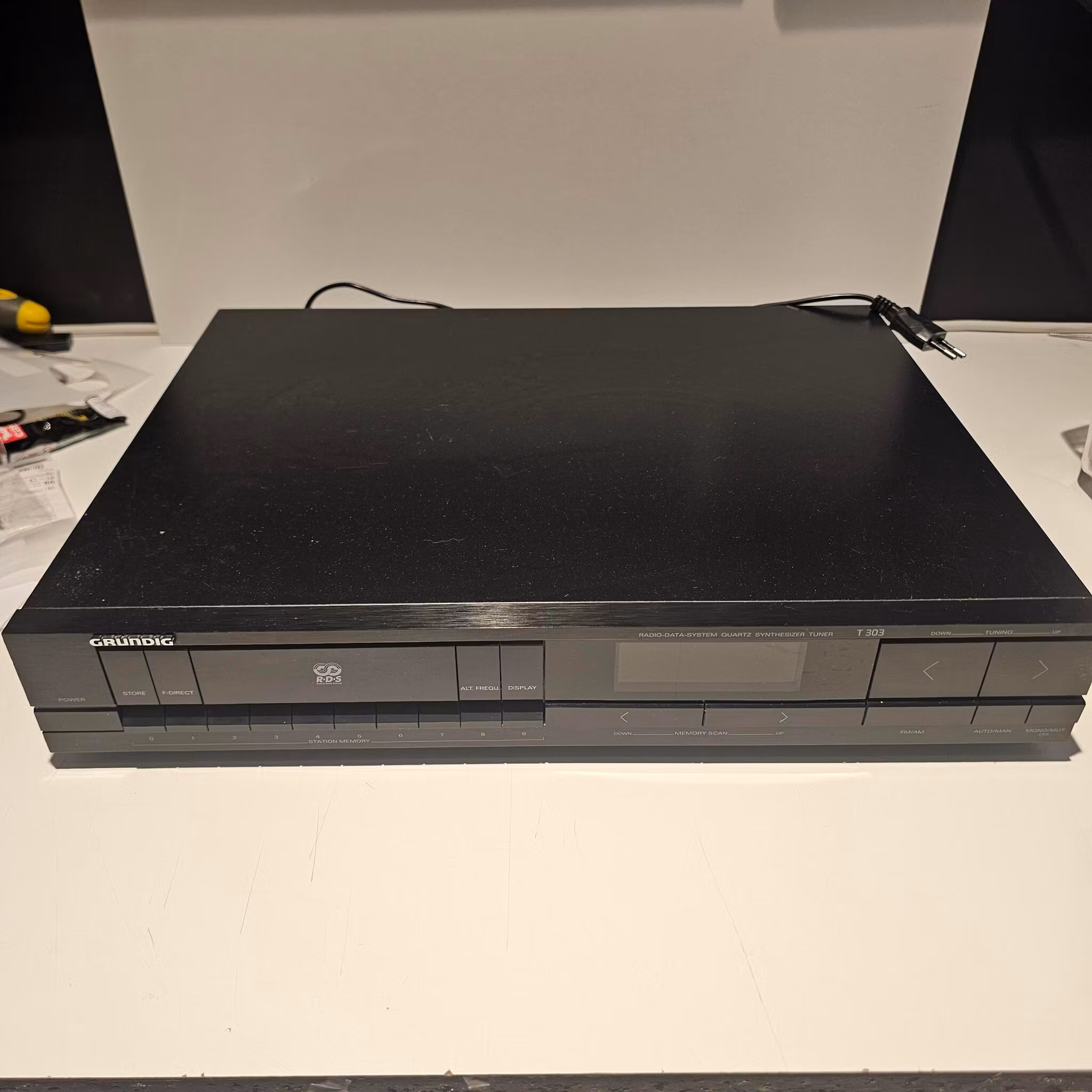 Grundig T303 klassisk digital hi-fi-tuner FM/AM