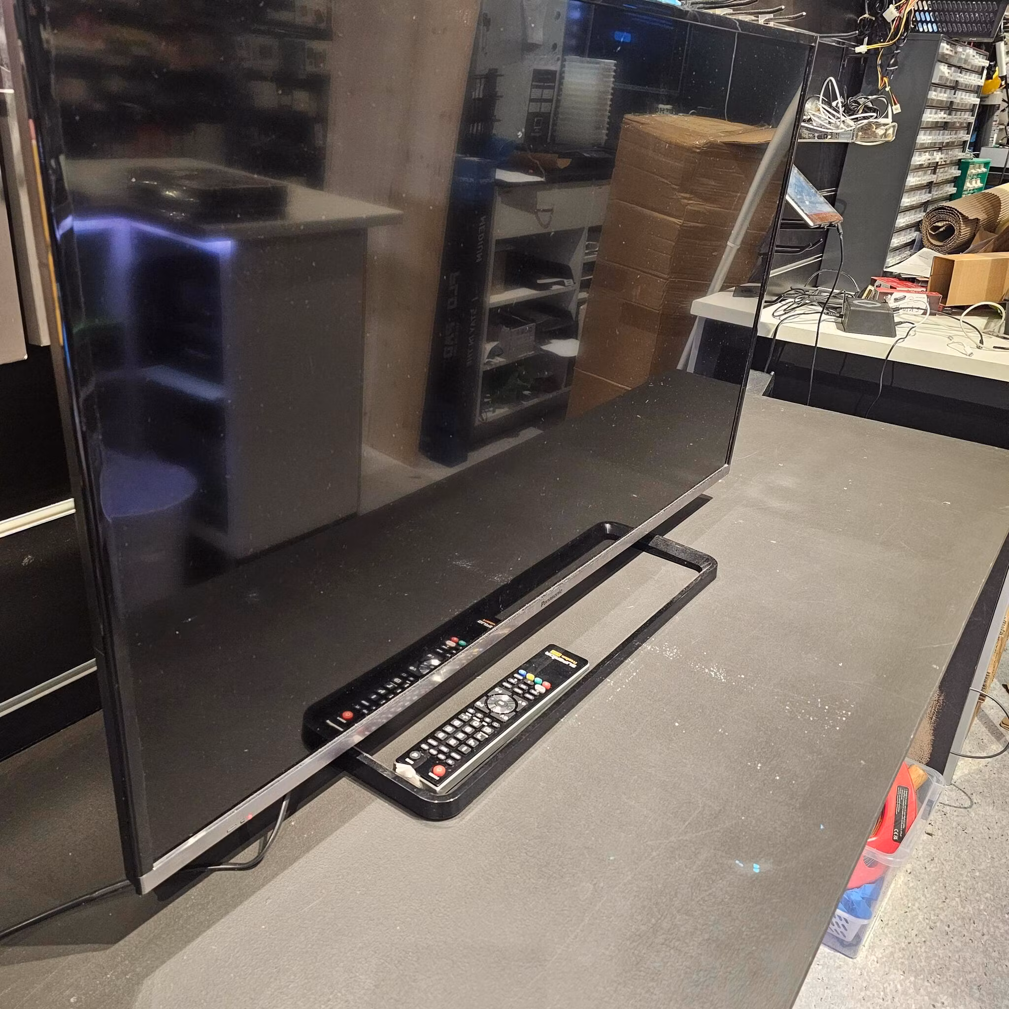 PANASONIC TX42ASX603 42" LED TV
