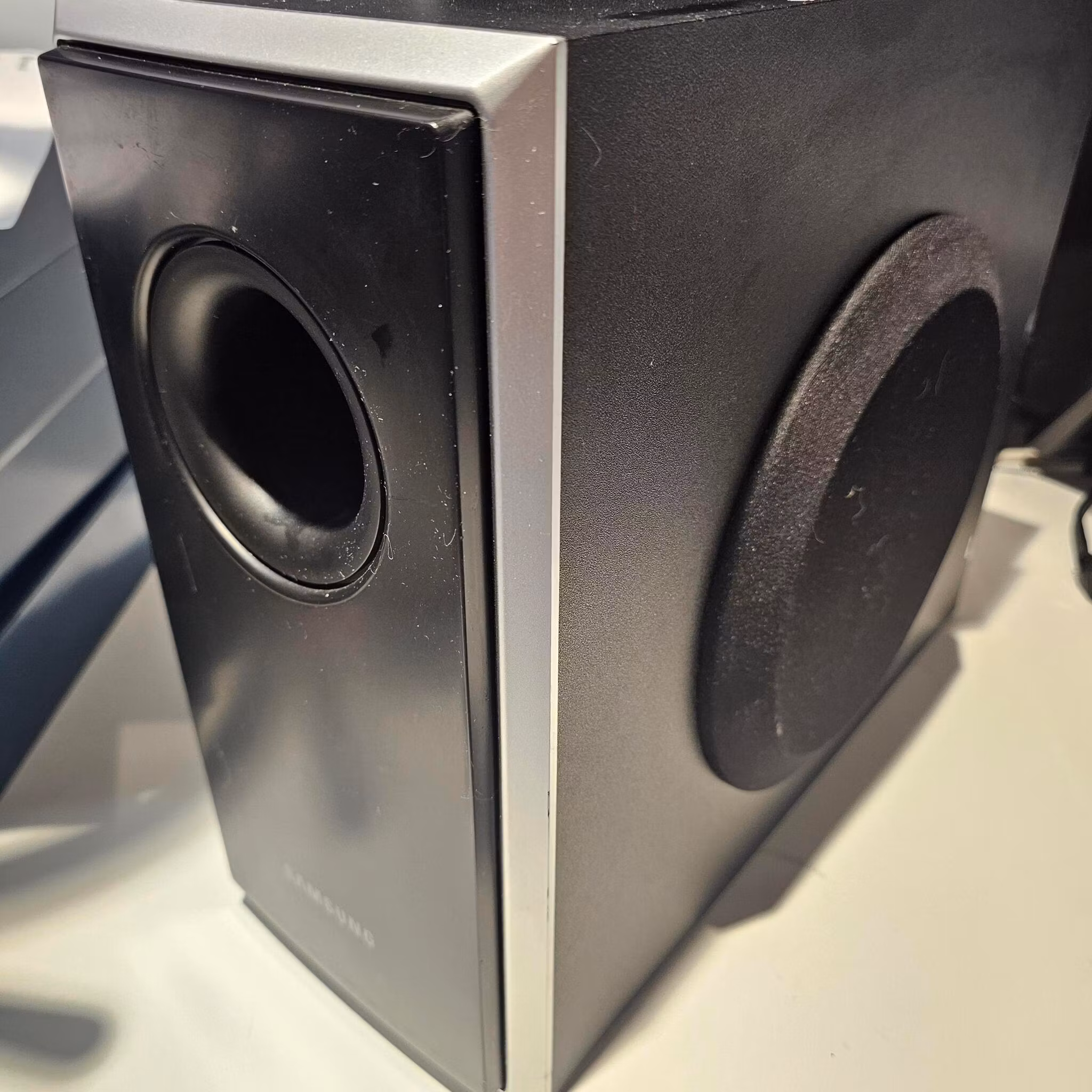 Samsung PS-FTHQ22 Høyttalersystem 4Ohm (1 sett med 4 høyttalere og 1 Sub)