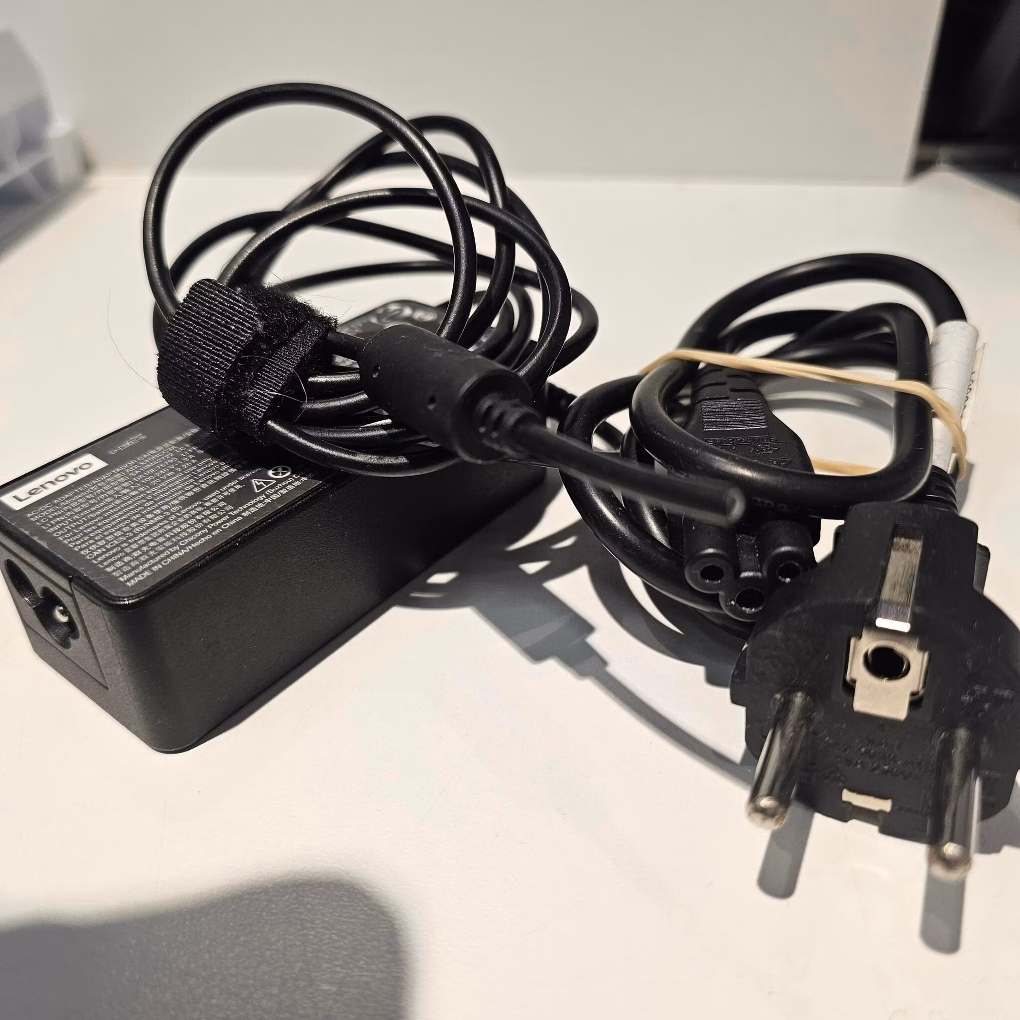 Lenovo strømadapter uten plugg 20V 2,25A for terminering