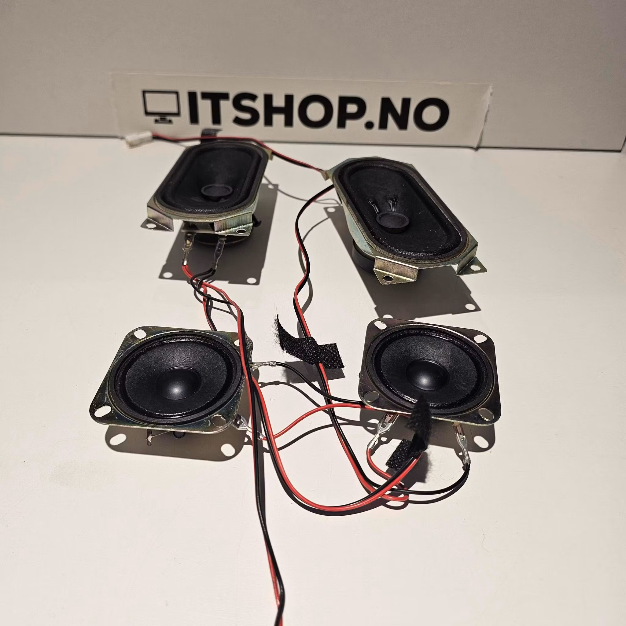 Høyttalersett 4stk høyttalere 6Ohm 10W pr høyttaler.