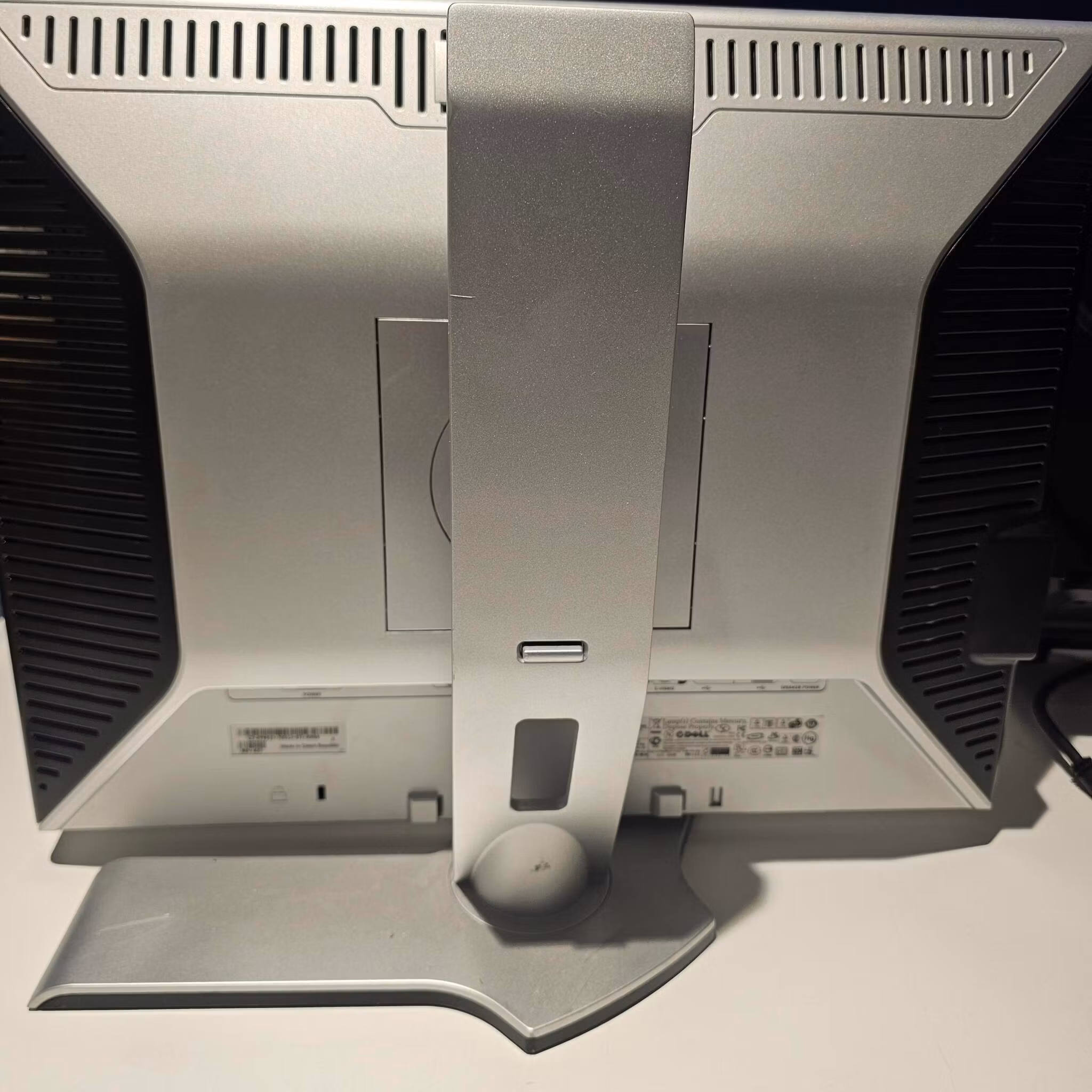 Dell 20” 4:3 2007FPB 1600x1200 Perfekt for retro spilling
