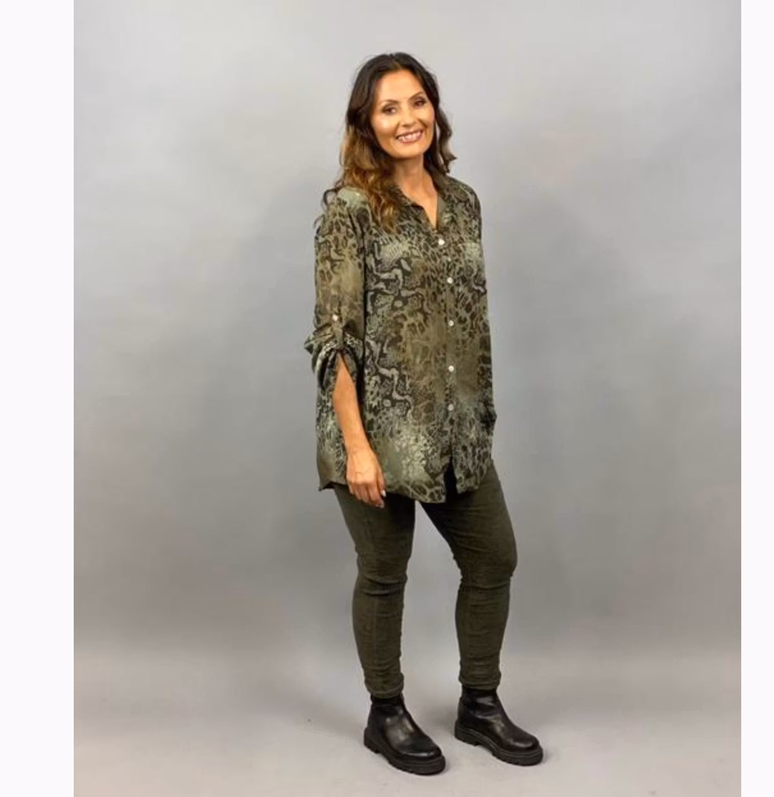 FILIPPA Smalspårig manchesterbyxa med stretch, army