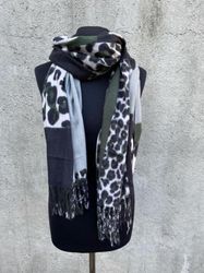 KATJA Halsduk med leoprint, army