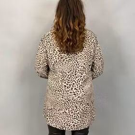 MEJA Blus i leo med v-hals o resårärm, taupe