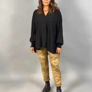 MEJA Blus med v-hals o resårärm, svart