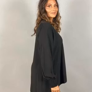 MEJA Blus med v-hals o resårärm, svart