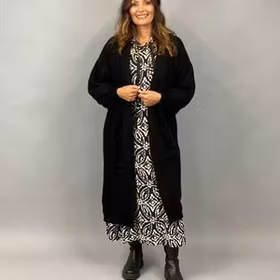 SARITA Vadlång stickad kofta med fickor, svart