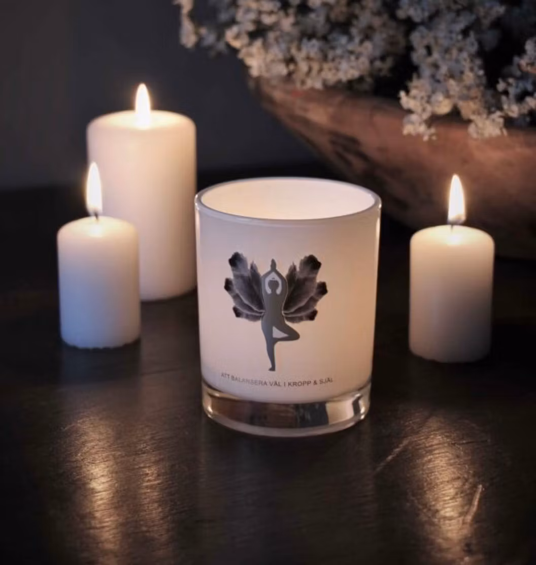Majas Cottage Ljuslykta Yoga – Att balansera väl i kropp & själ