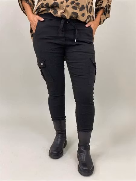 CAMILLE Byxor med strech & benfickor, Svart