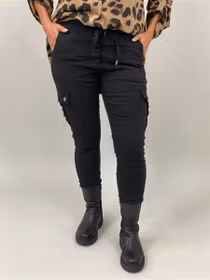 CAMILLE Byxor med strech & benfickor, Svart