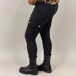 CAMILLE Byxor med strech & benfickor, Svart