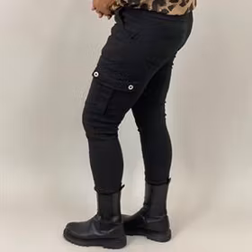 CAMILLE Byxor med strech & benfickor, Svart