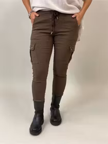 CAMILLE Byxor med stretch & benfickor, Brun